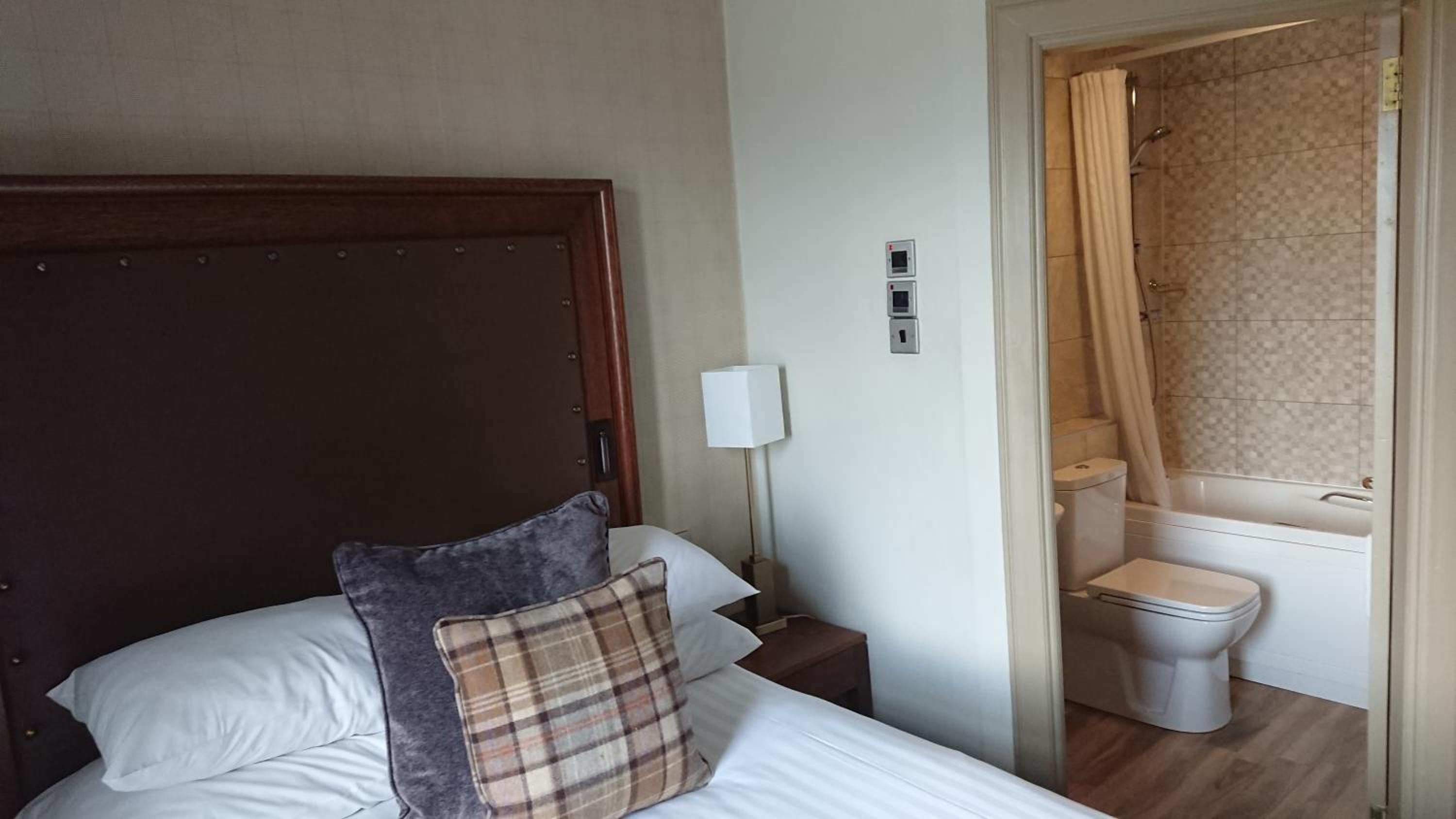 Single Guest Room