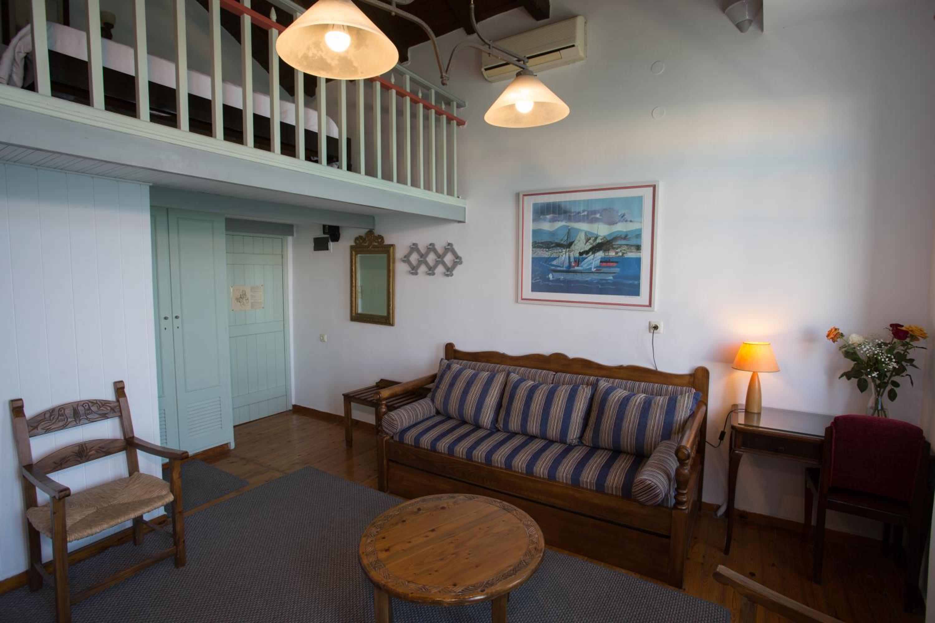 Superior Double Room with Sea View thumbnail 5