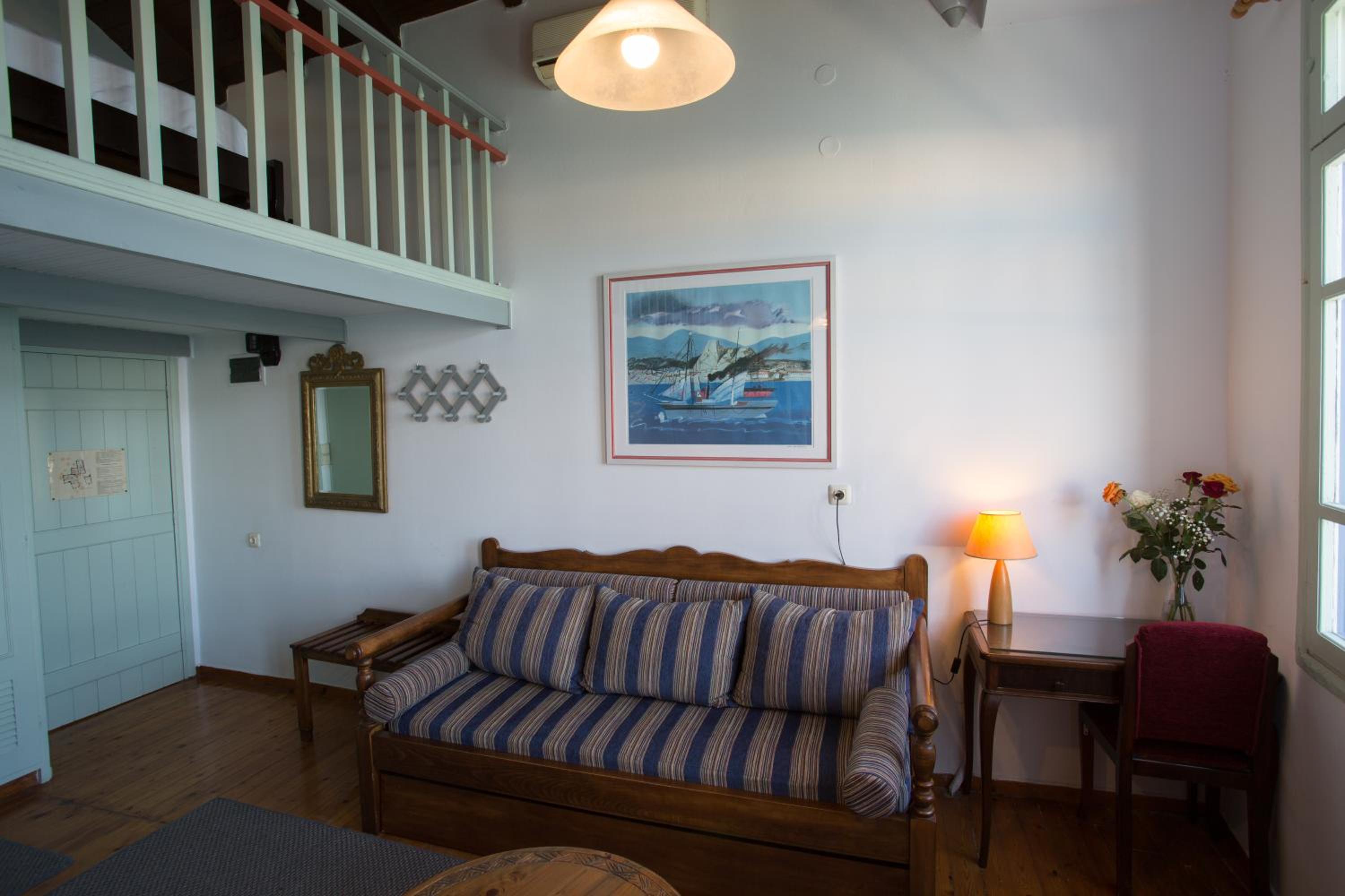 Superior Double Room with Sea View thumbnail 6