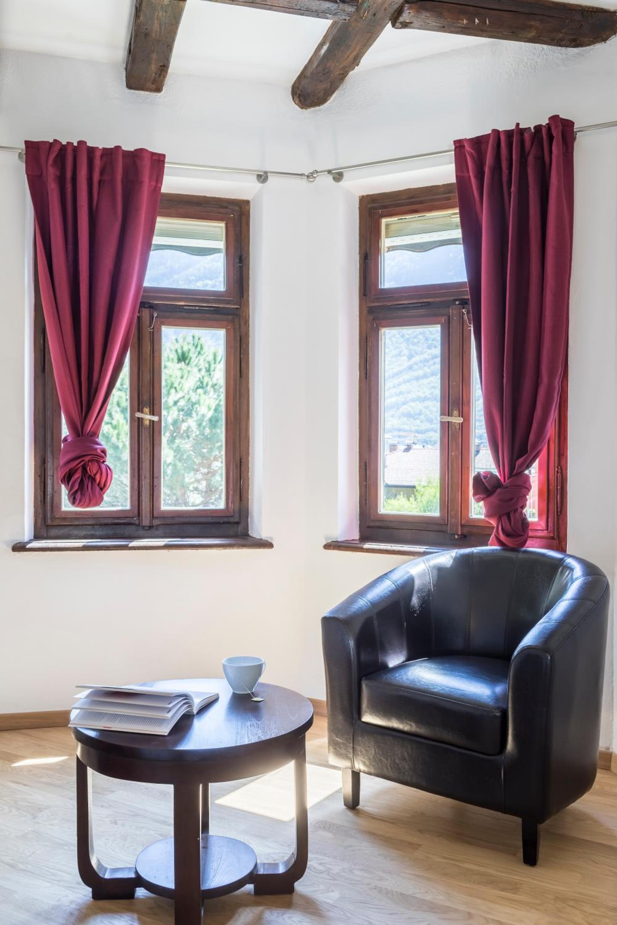 Deluxe King Suite photo 1