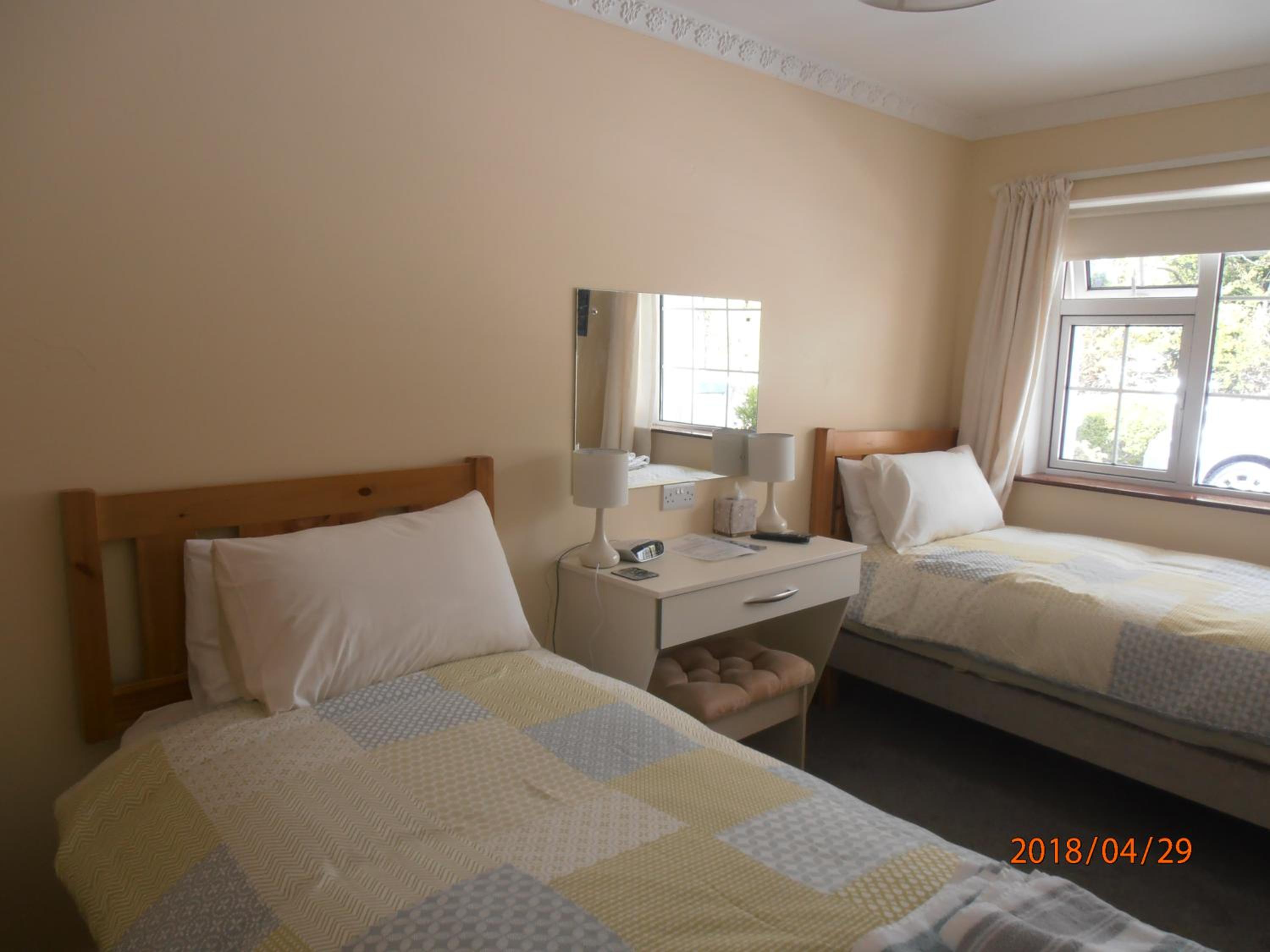 Twin Room with Private Bathroom