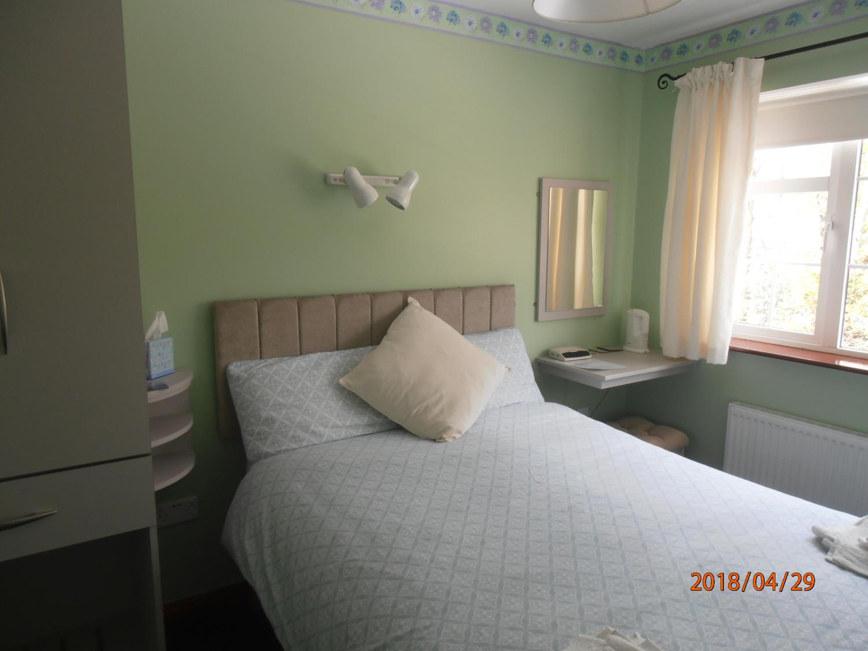Double Room with Private Bathroom - Photo 11