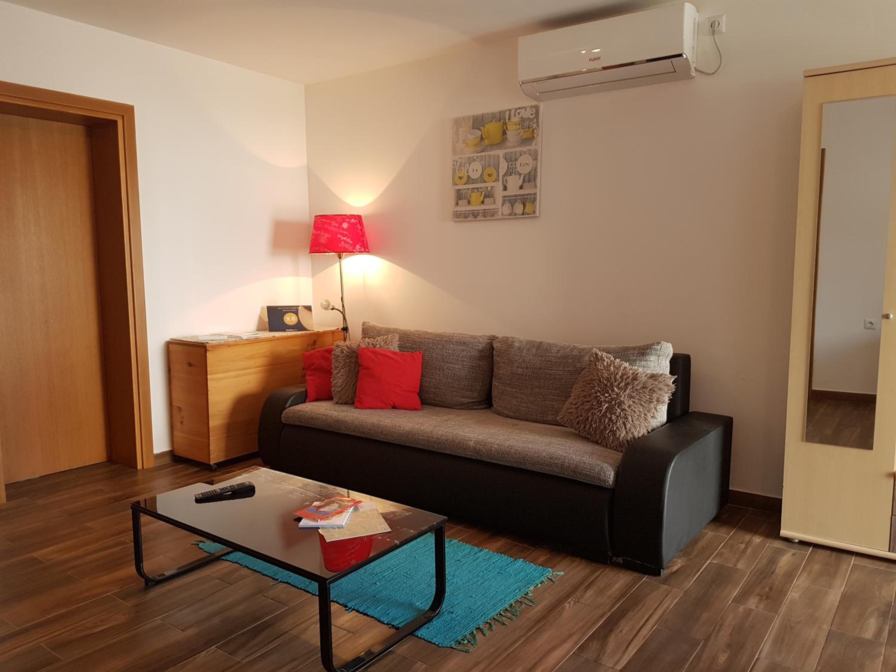 One-Bedroom Apartment photo 1