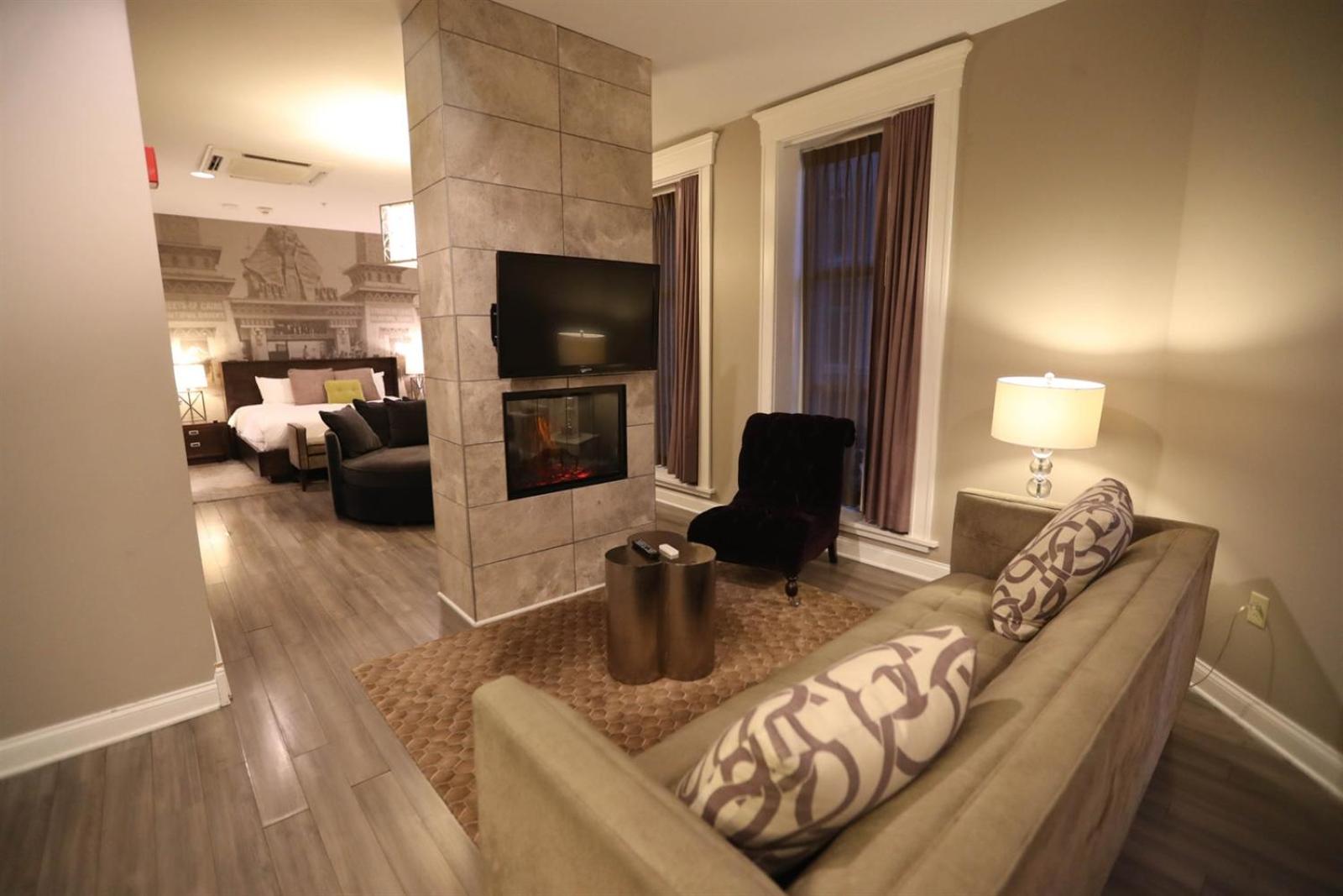 Presidential Suite with King Bed photo 3