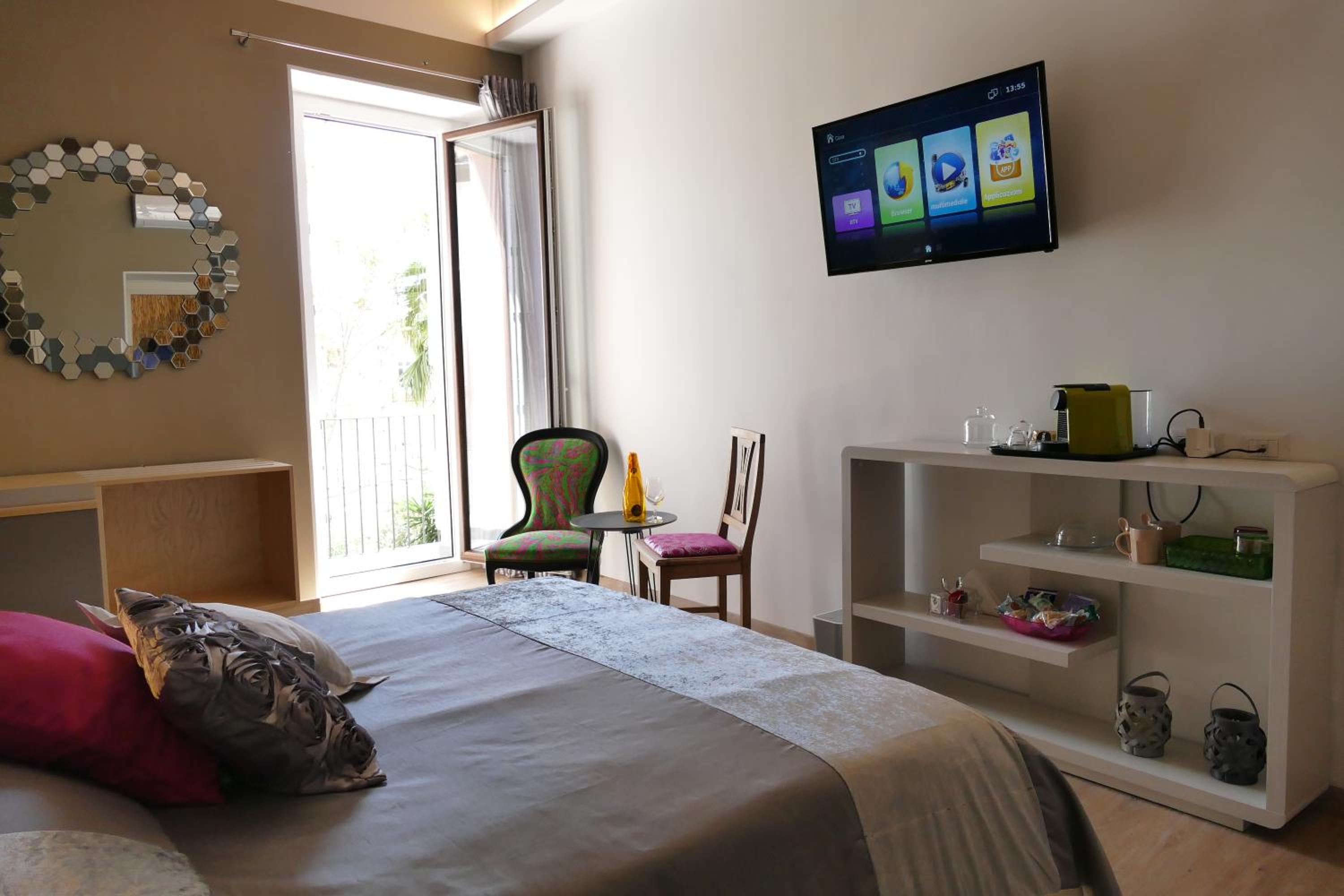 Deluxe Double Room - Photo 8