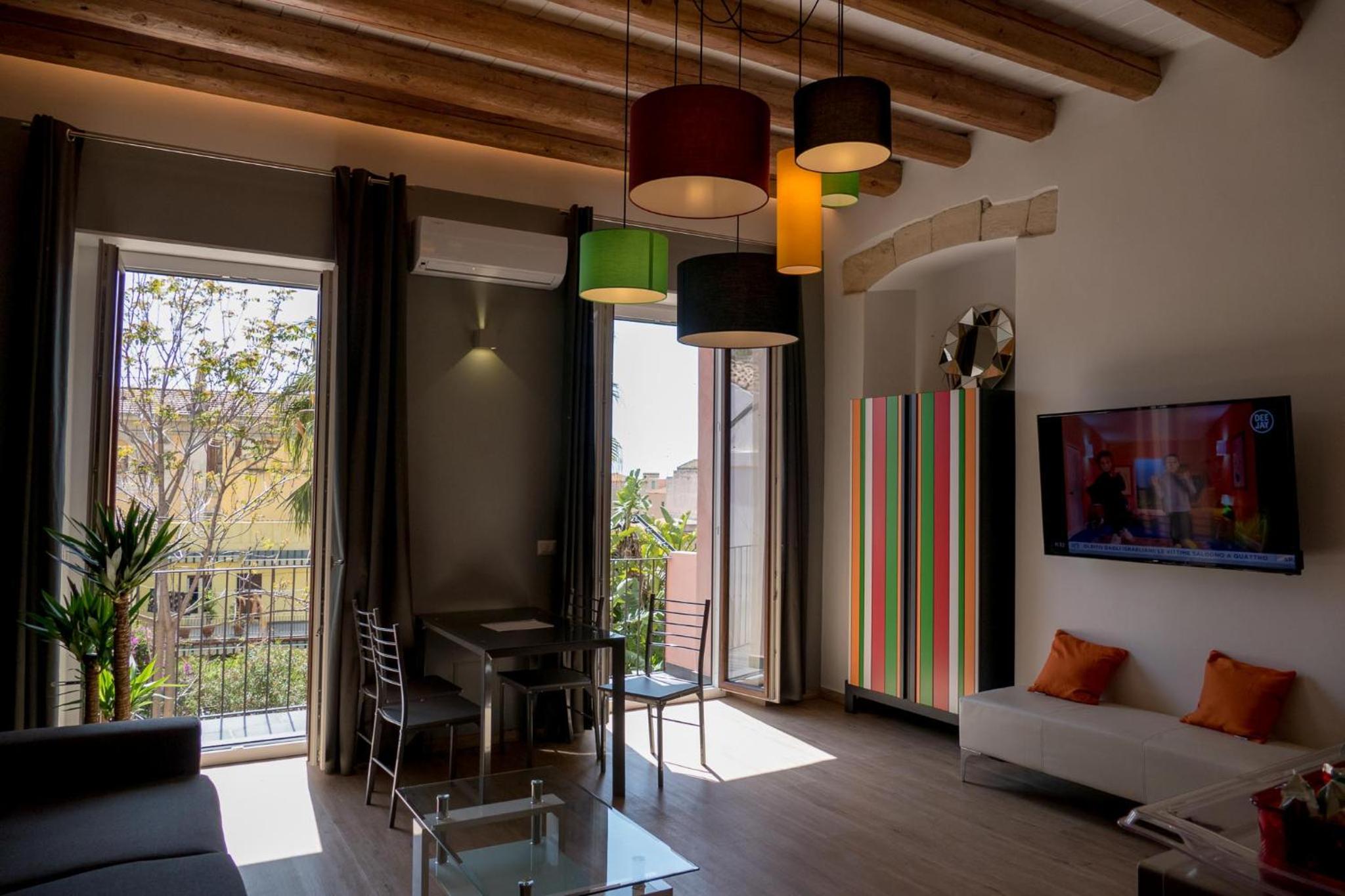 Suite with Balcony - Photo 17