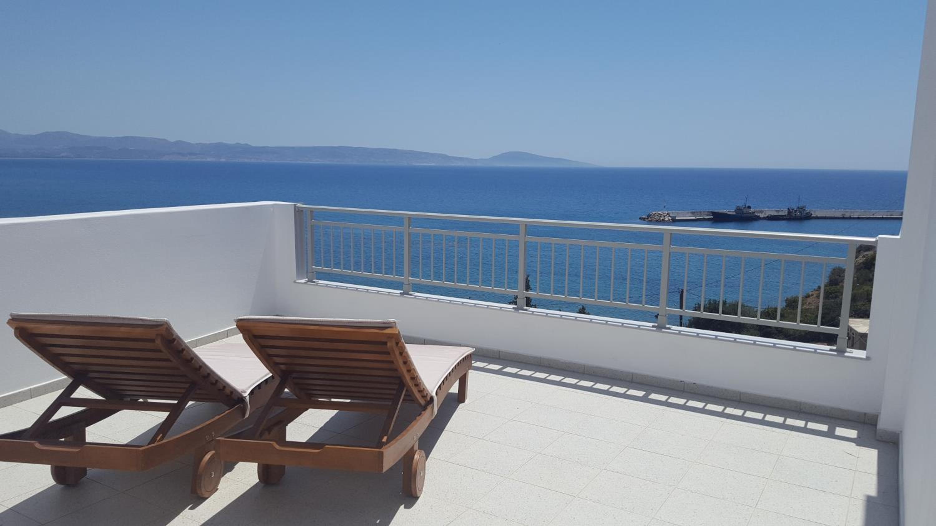 Studio with Sea View (2 Adults) photo 3
