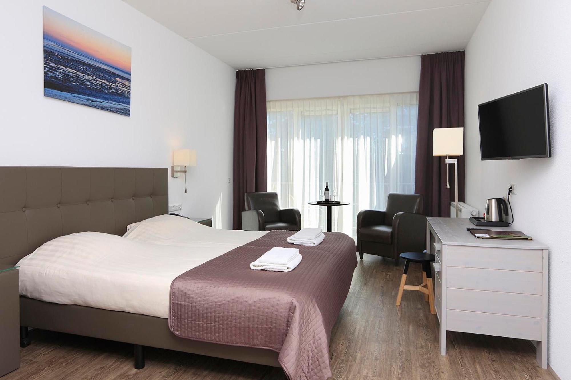 Double Room with Bath or Shower photo 3