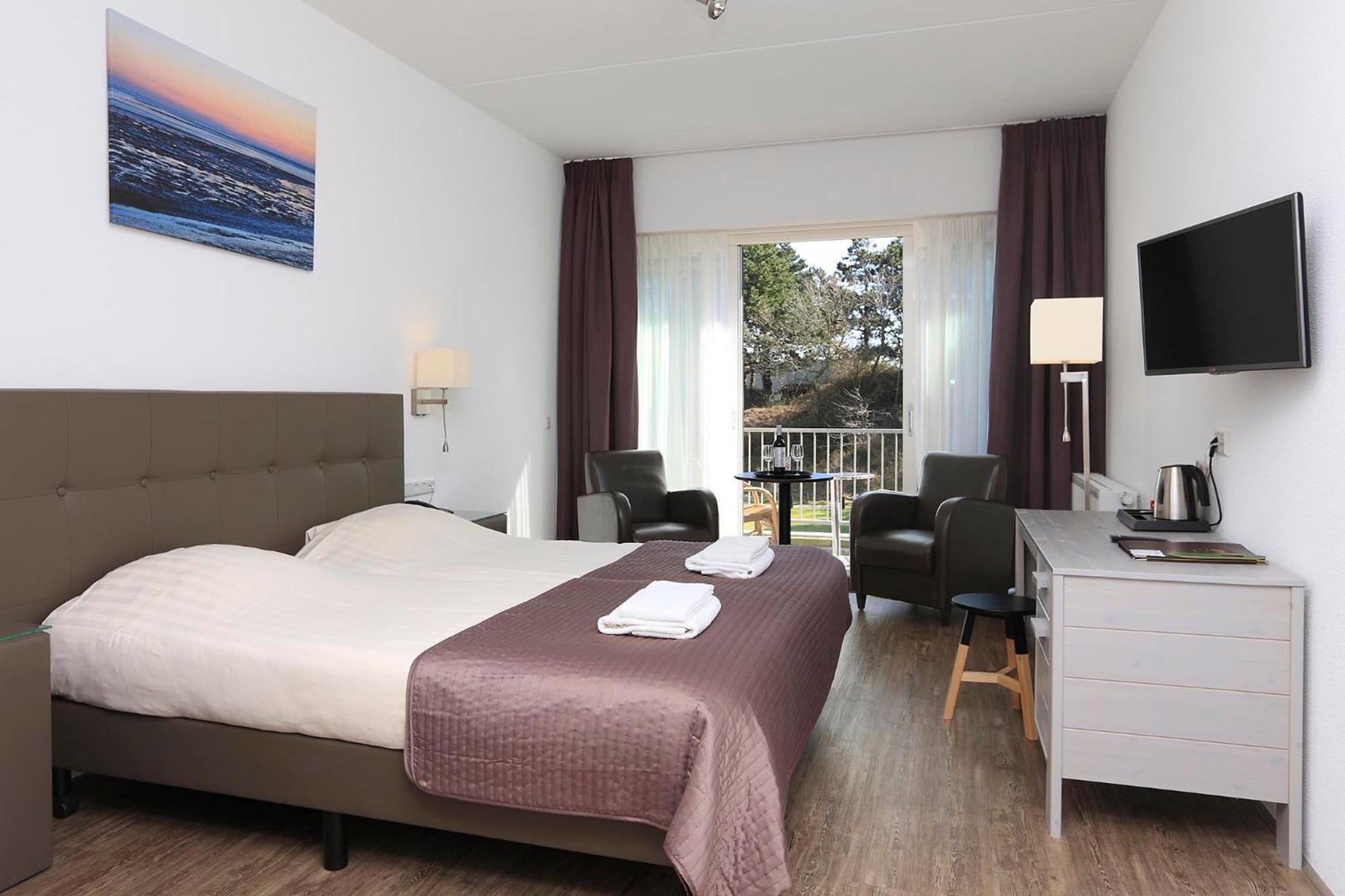 Double Room with Bath or Shower photo 2