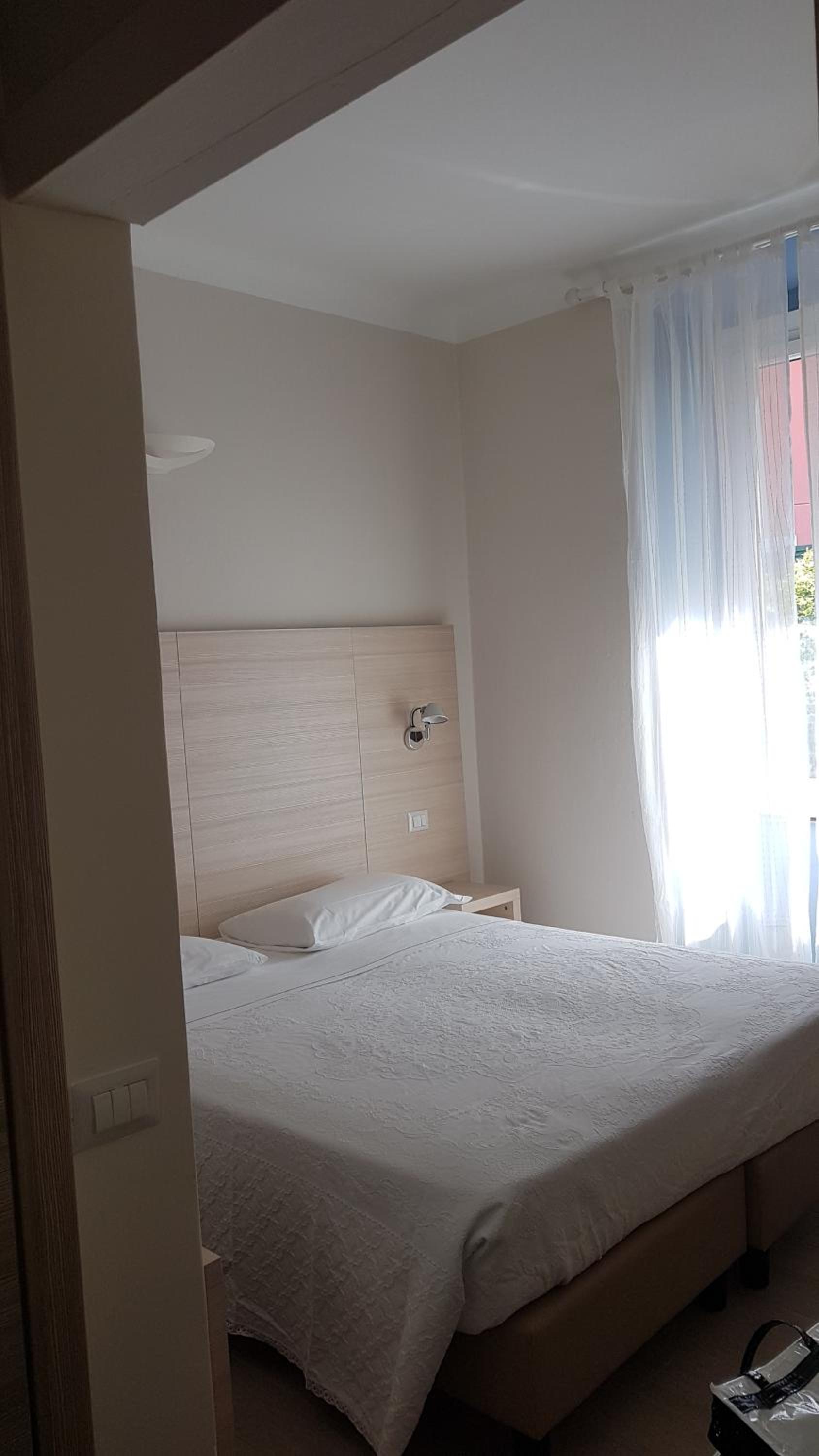 Standard Double or Twin Room with Garden View - Photo 8