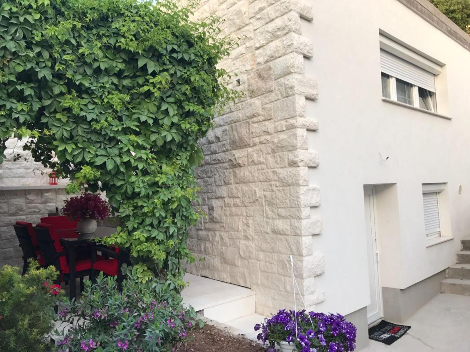Apartment - Split Level - Photo 3