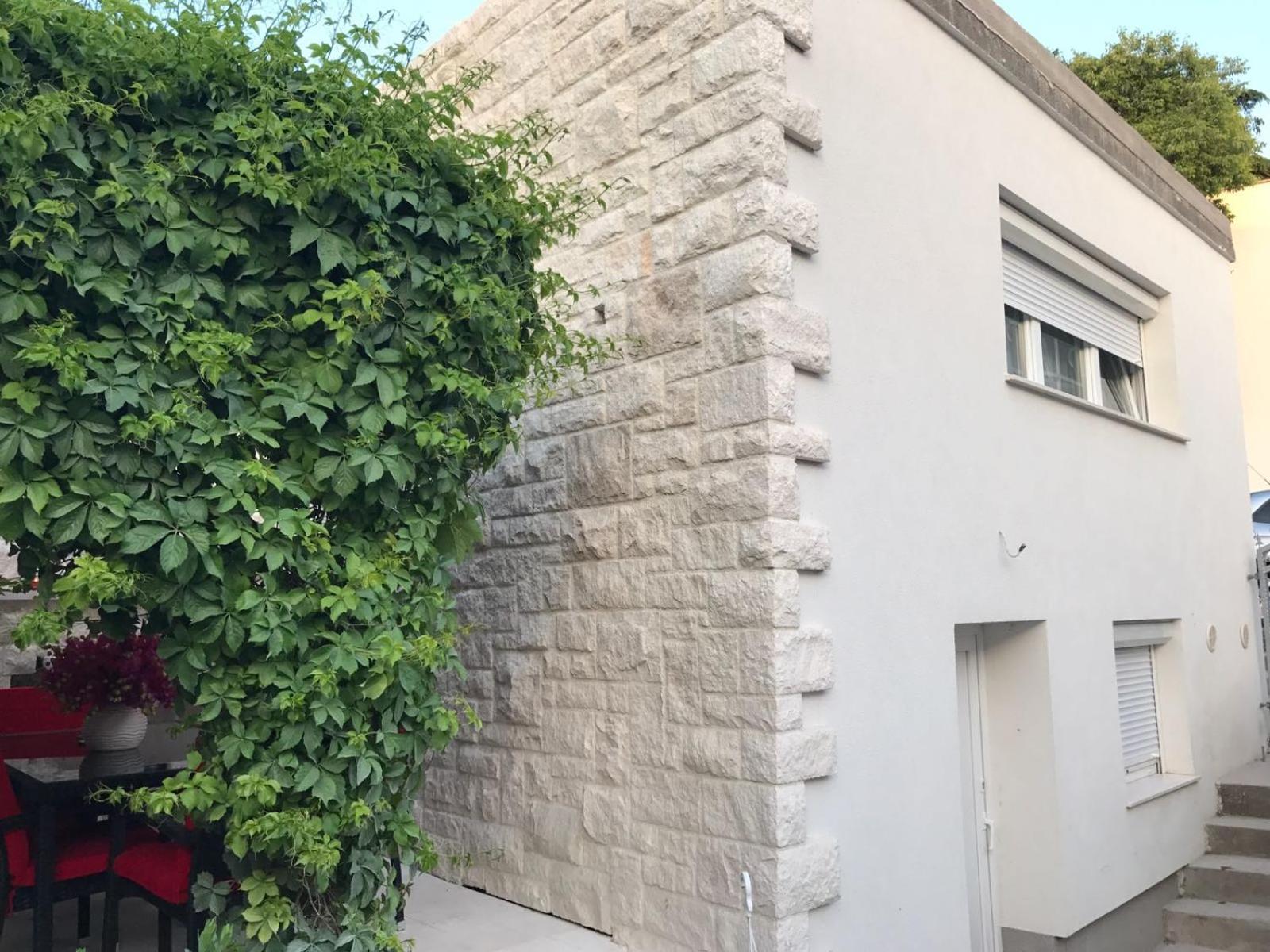Apartment - Split Level - Photo 23