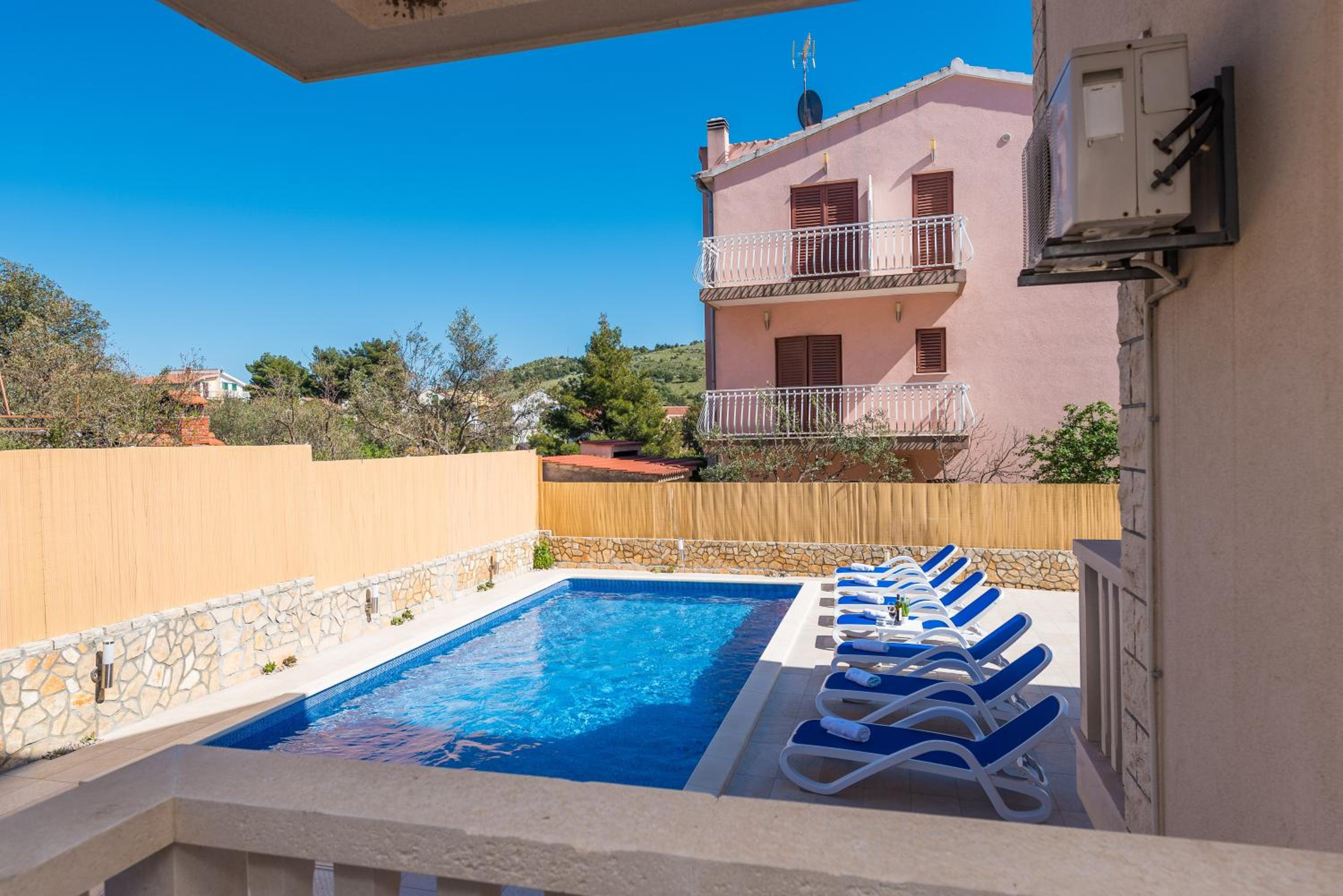 Apartment with Pool View  - Photo 8