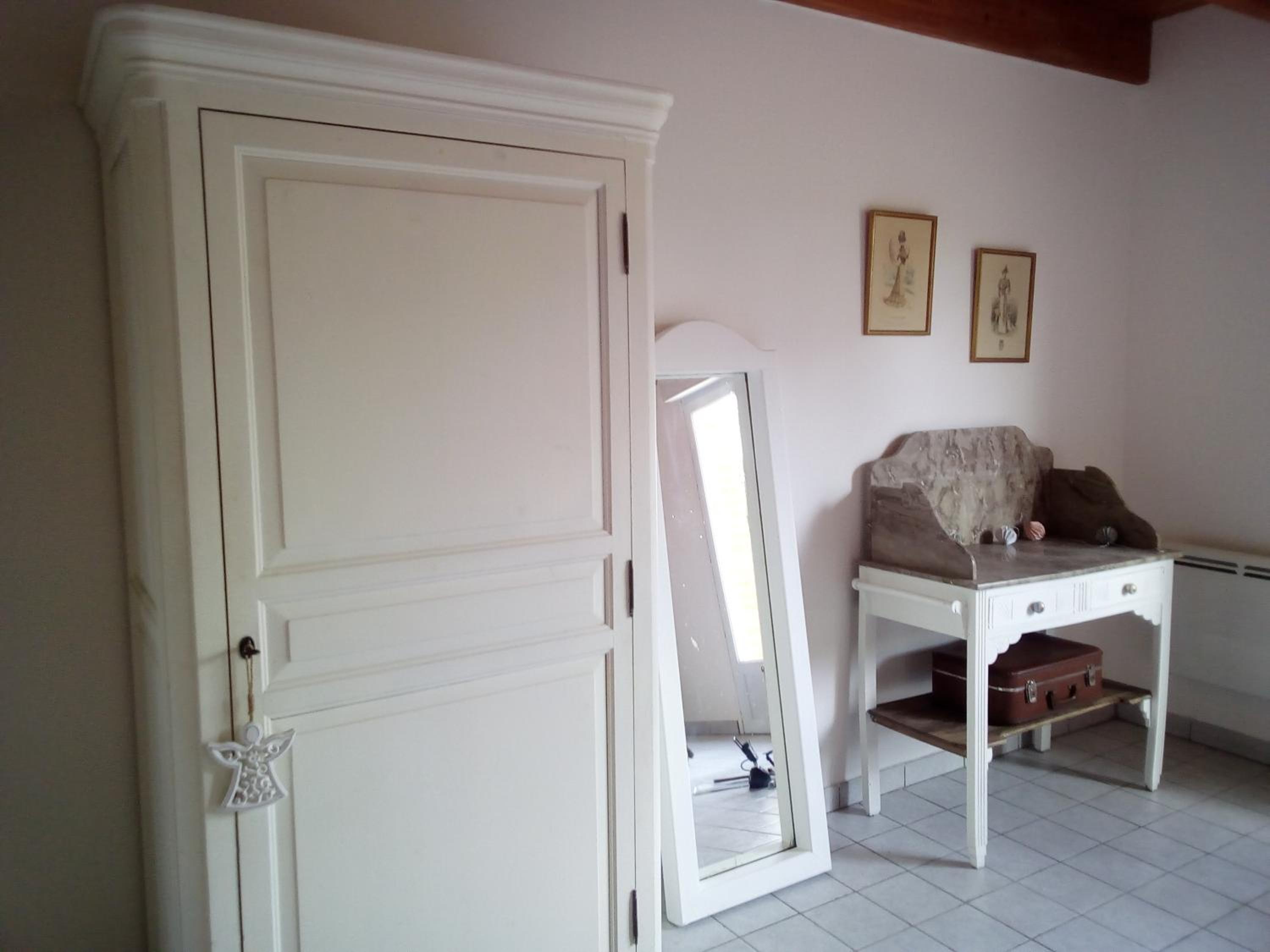 Family Room - Photo 2