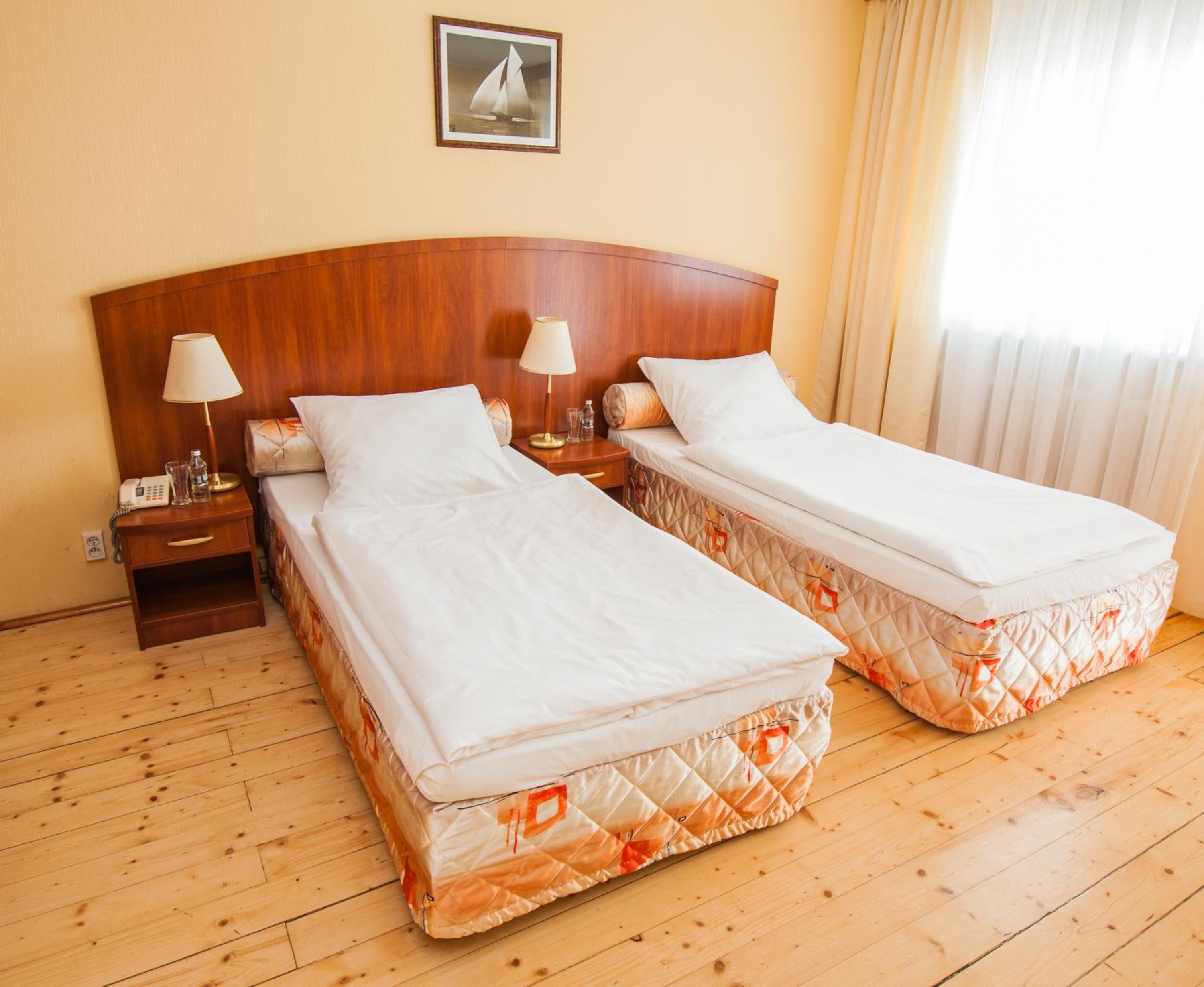 Standard Twin Room - Photo 3
