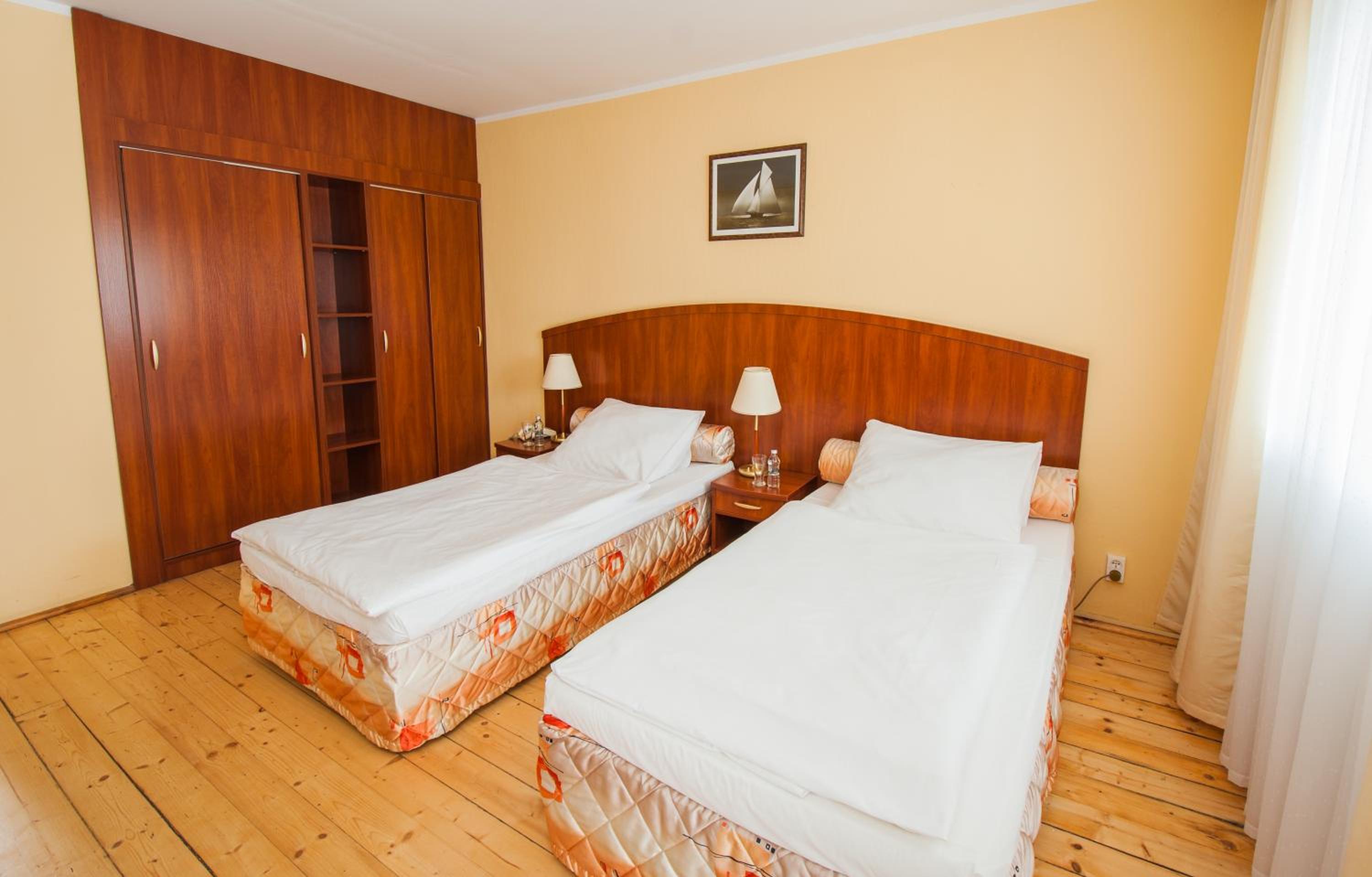 Standard Twin Room - Photo 2