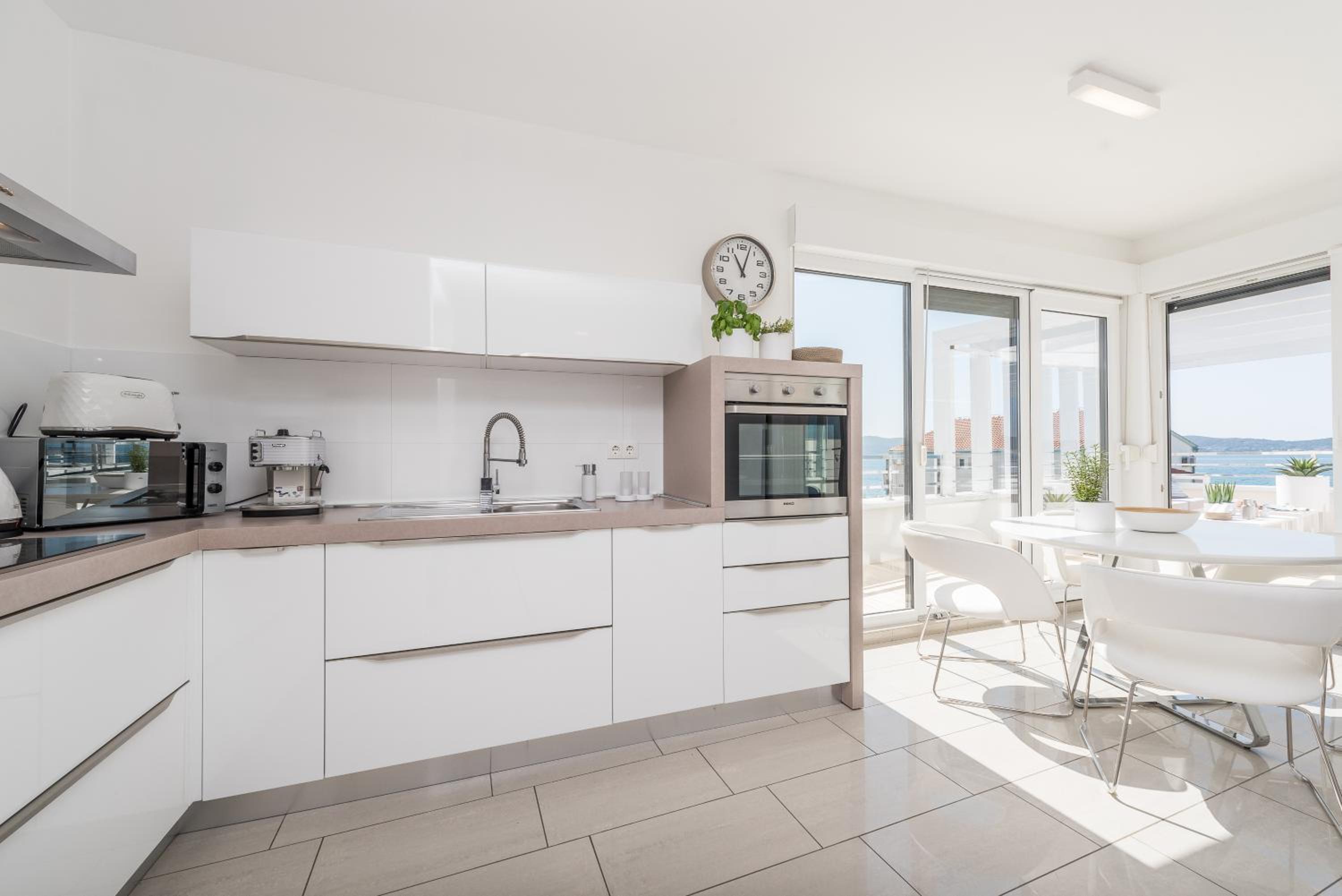 Two-Bedroom Penthouse Apartment with Terrace and Jacuzzi, photo 6