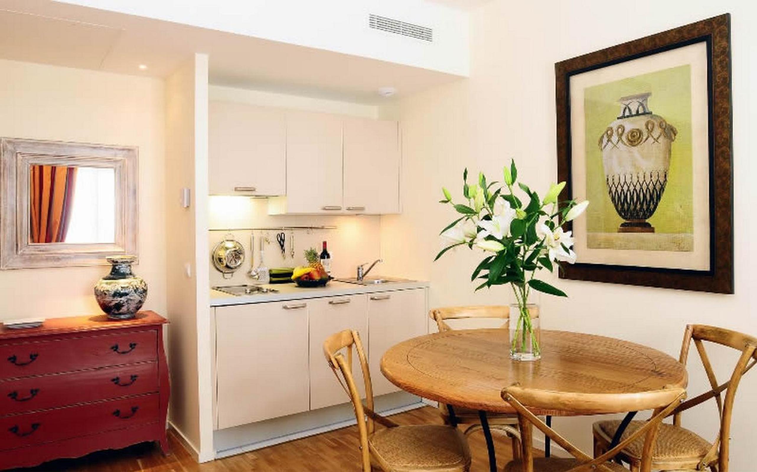 One-Bedroom Apartment with Balcony photo 3