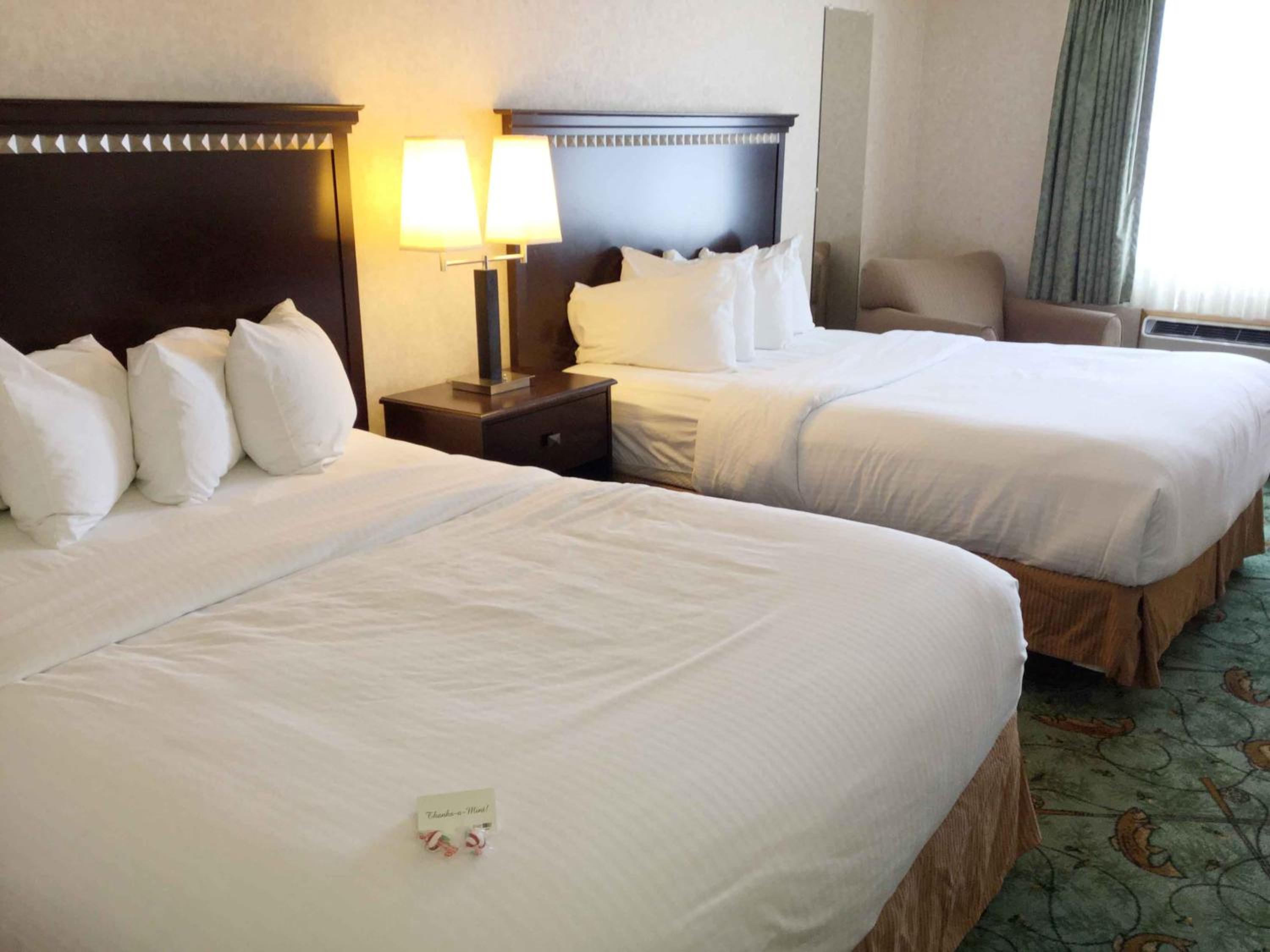 Queen Room With Two Queen Beds - Photo 1