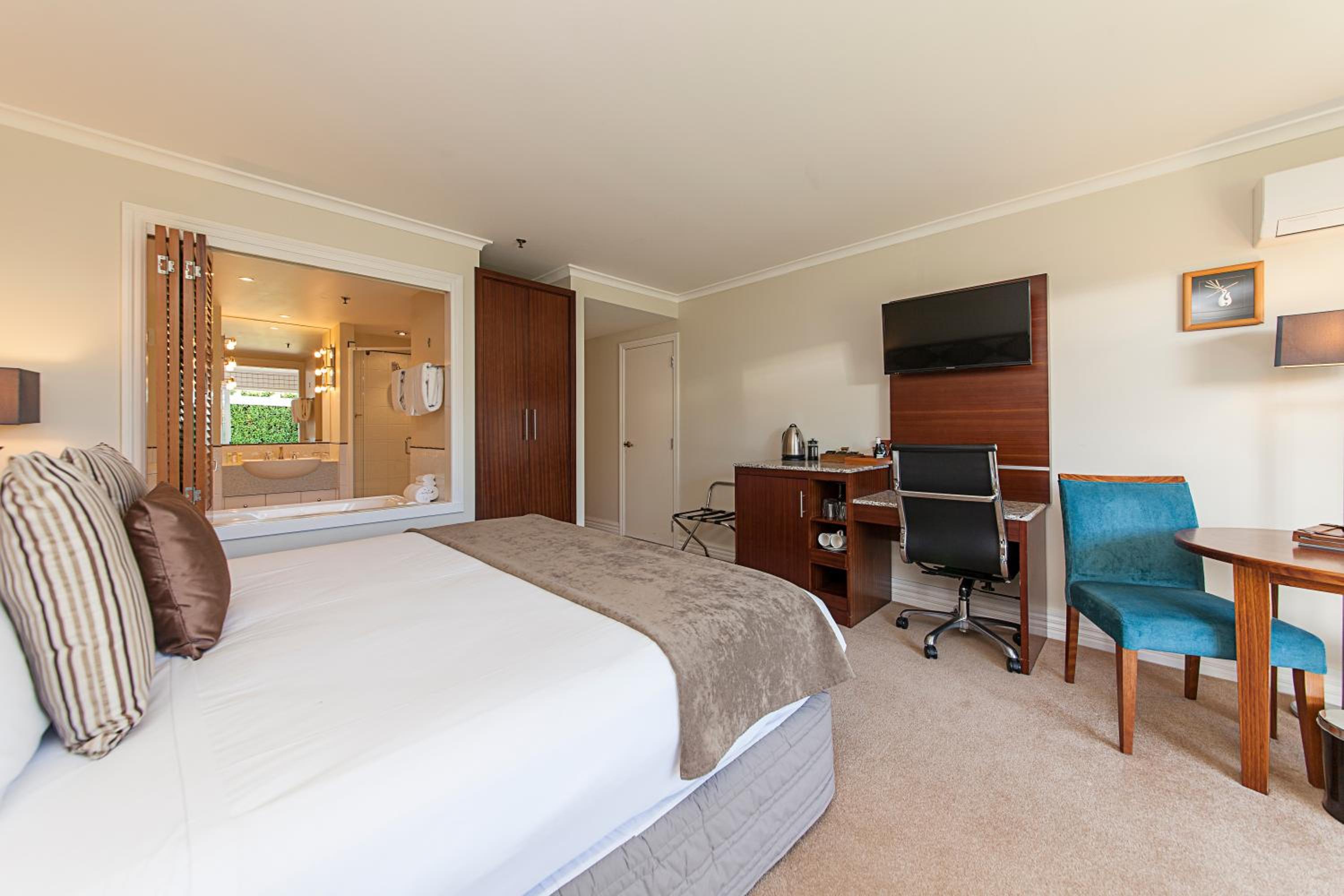 King Room with Garden View - Photo 6
