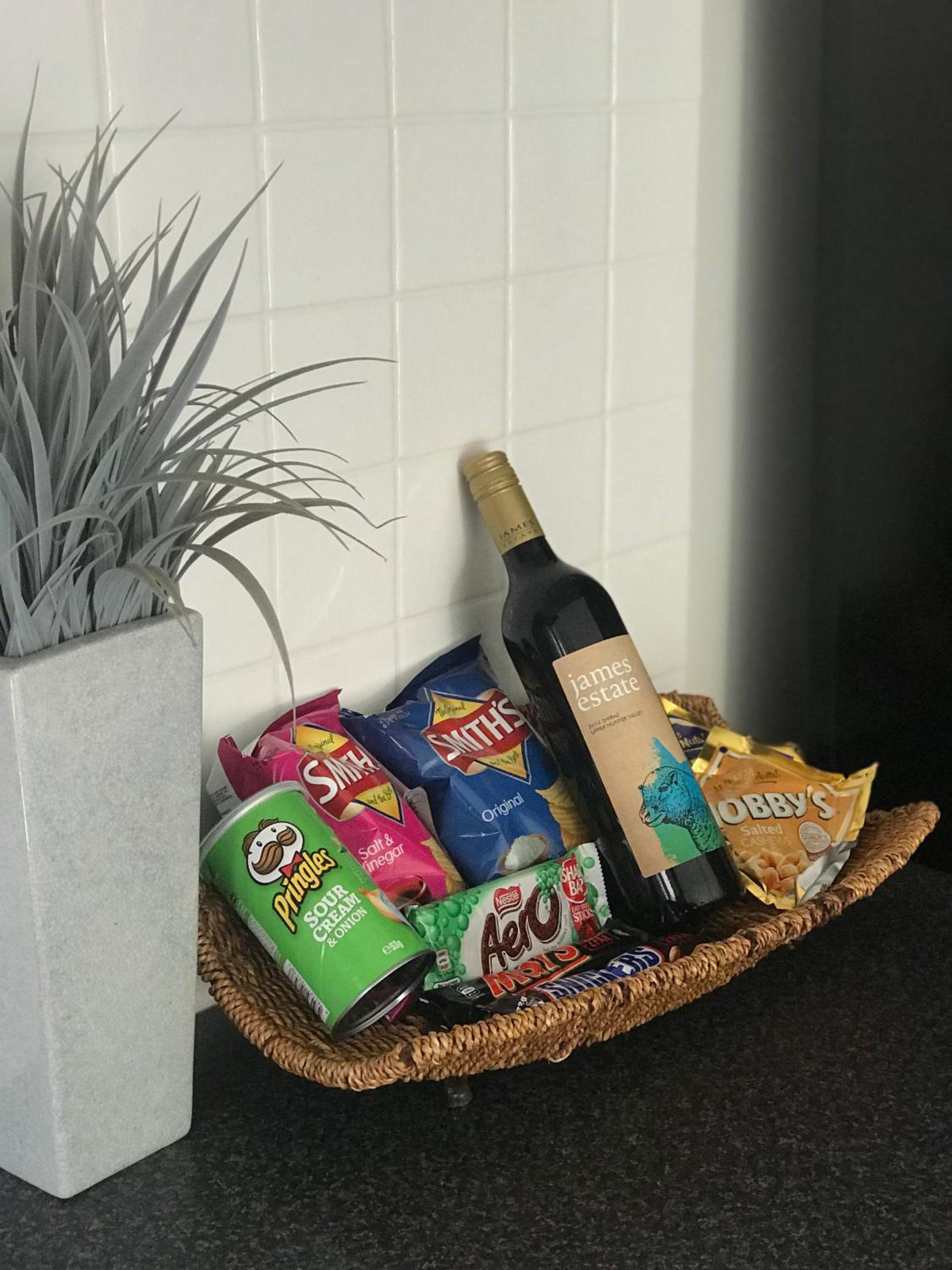 Family Room (2 Adults + 2 Children) - Not Pet Friendly  photo 2