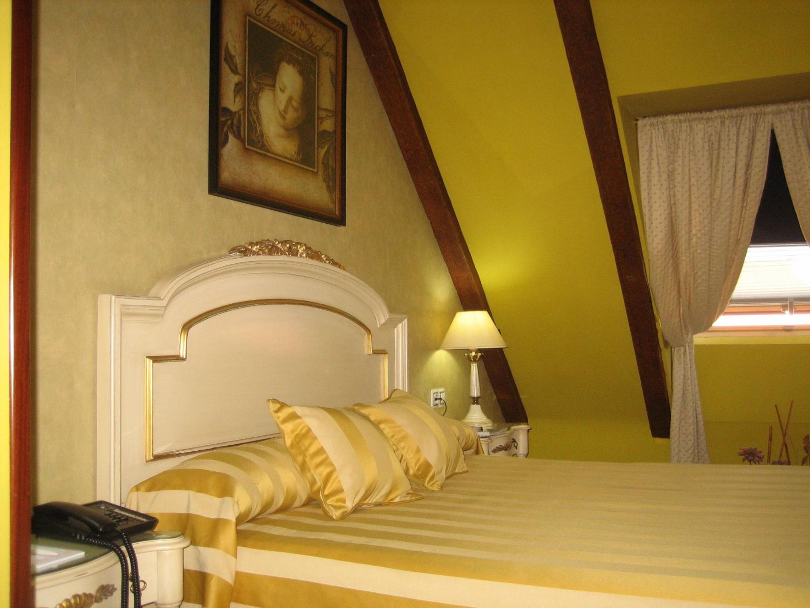 Deluxe Queen Room