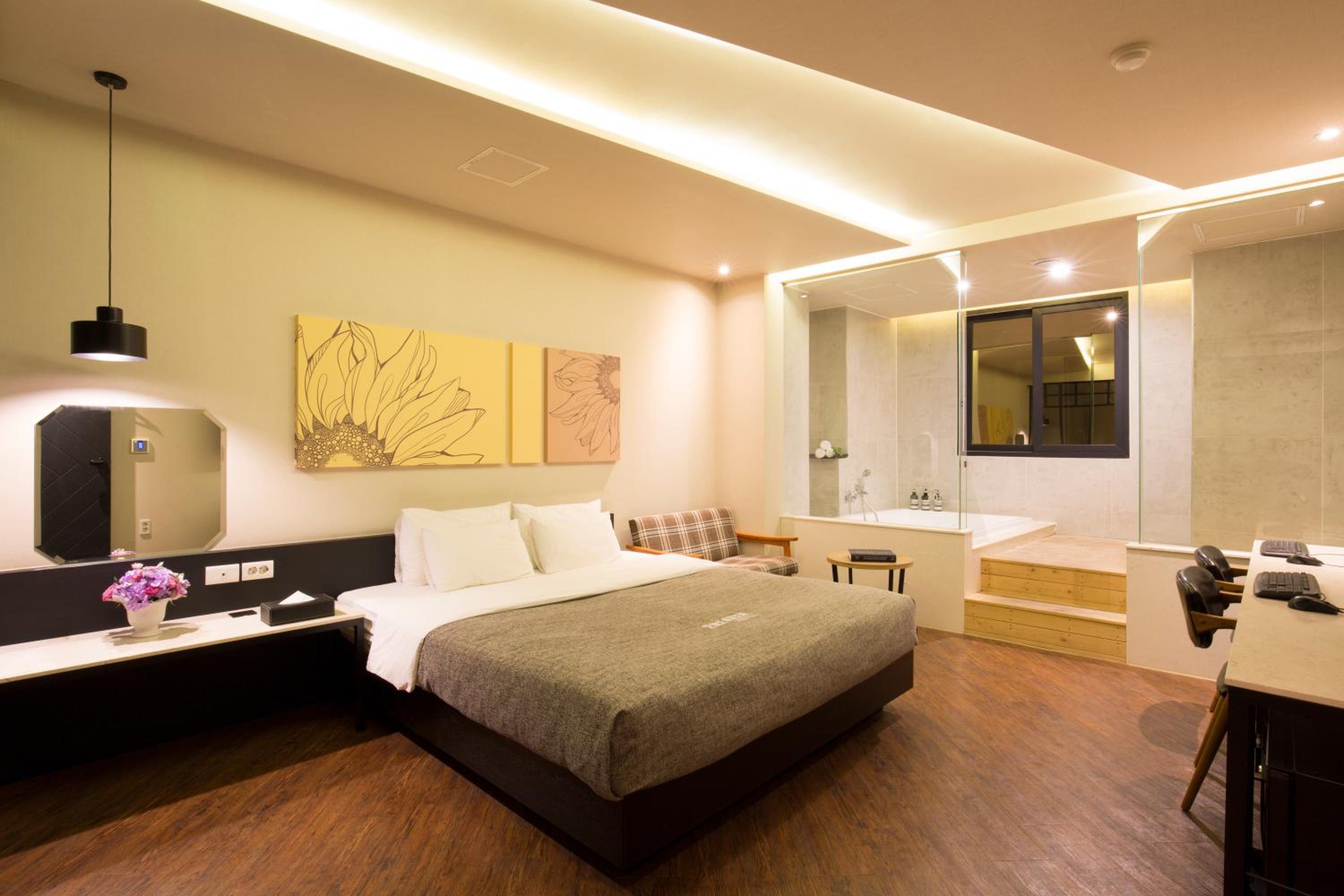Standard Twin Room - Photo 1