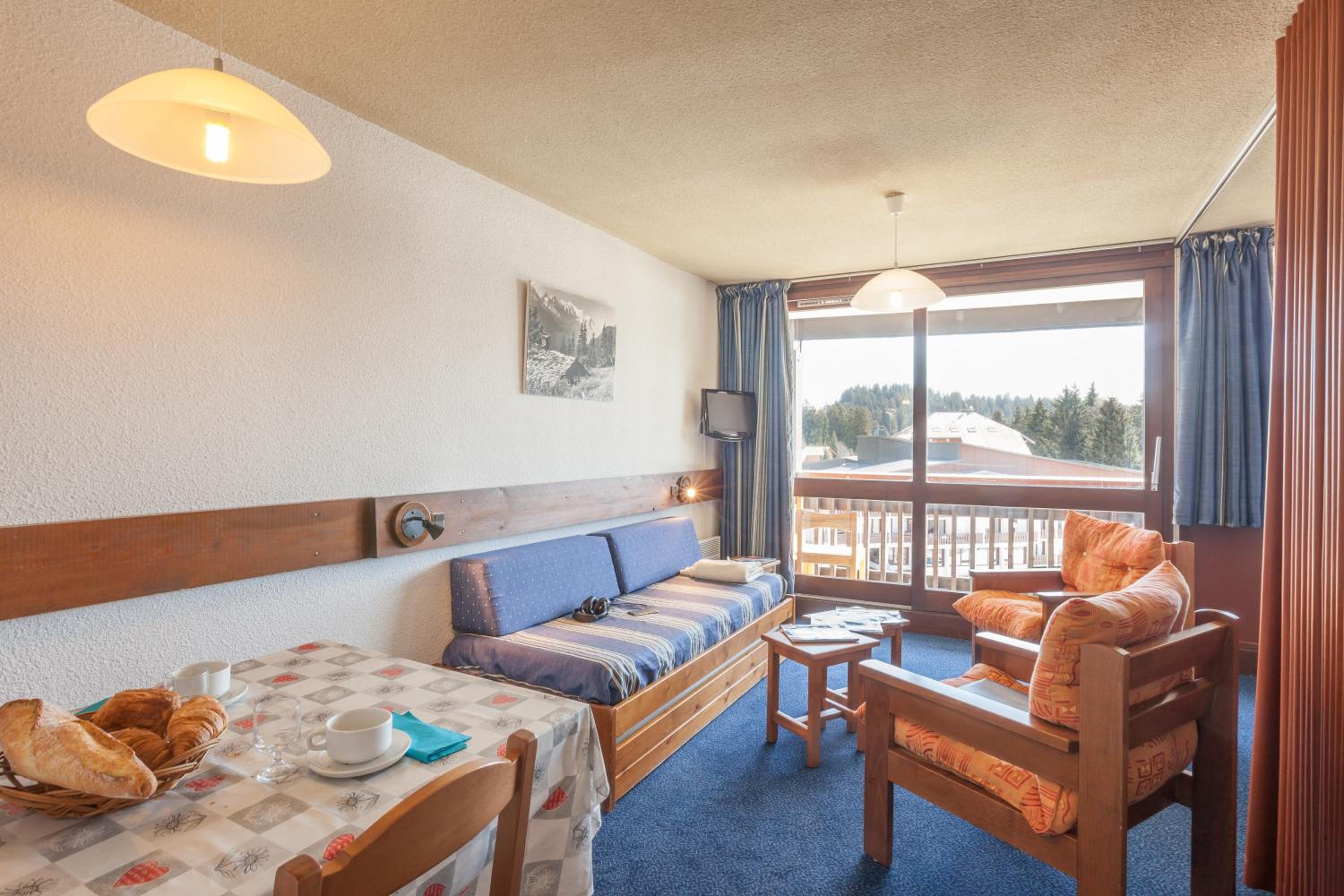 Standard Eco One-Bedroom Apartment (3-5 People) - Saturday photo 3