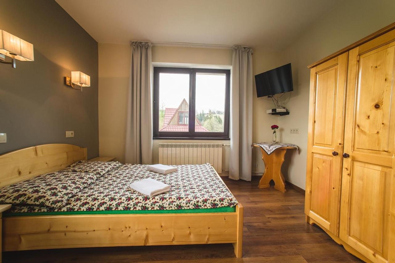 Three-Bedroom Apartment with Mountain View photo 1