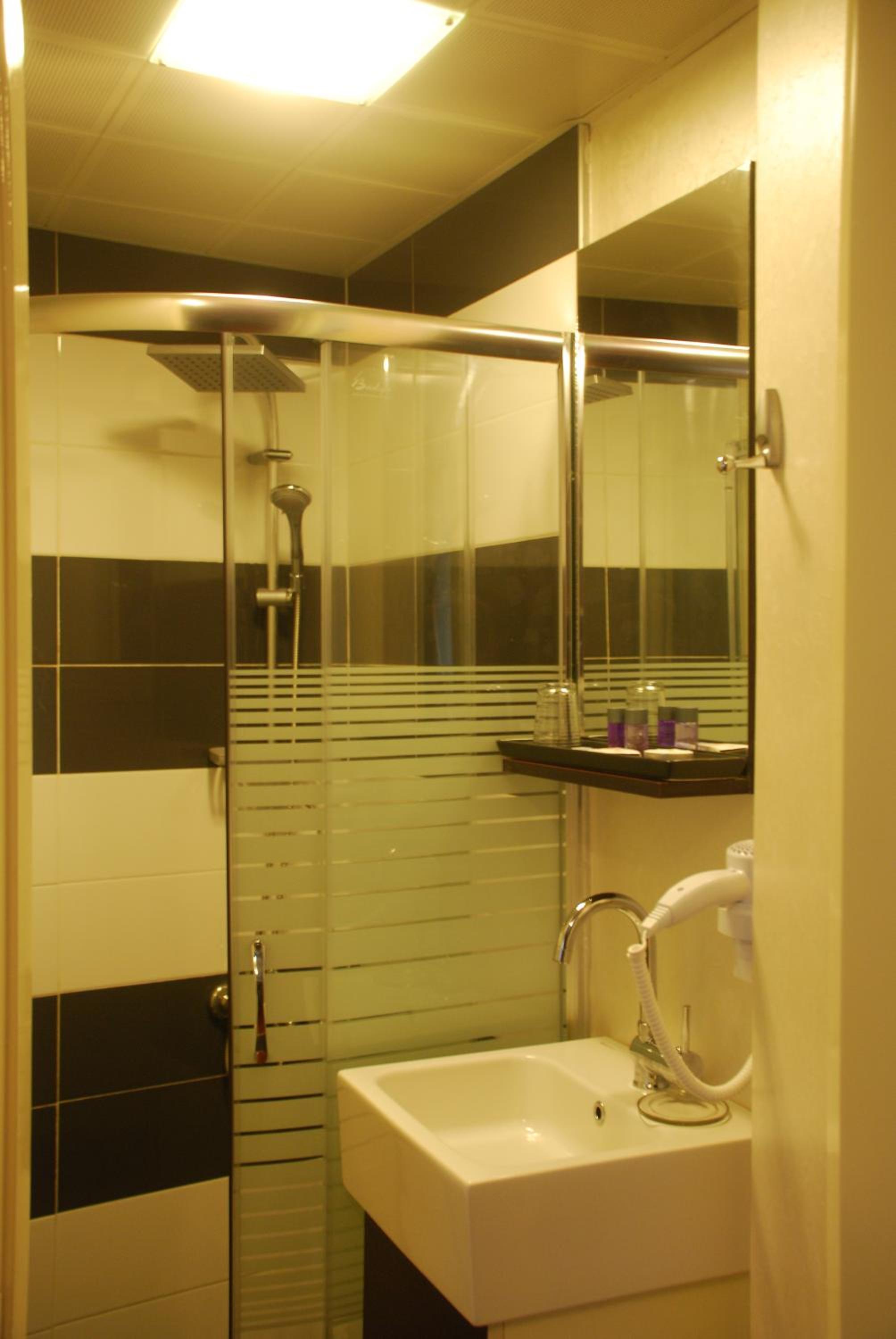Double Room thumbnail 5