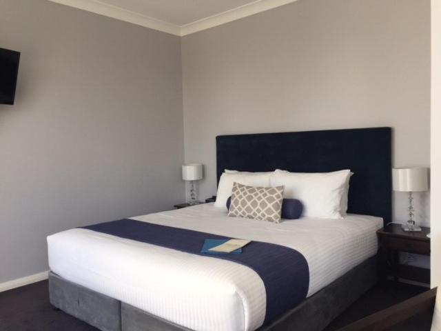 Standard Queen Room