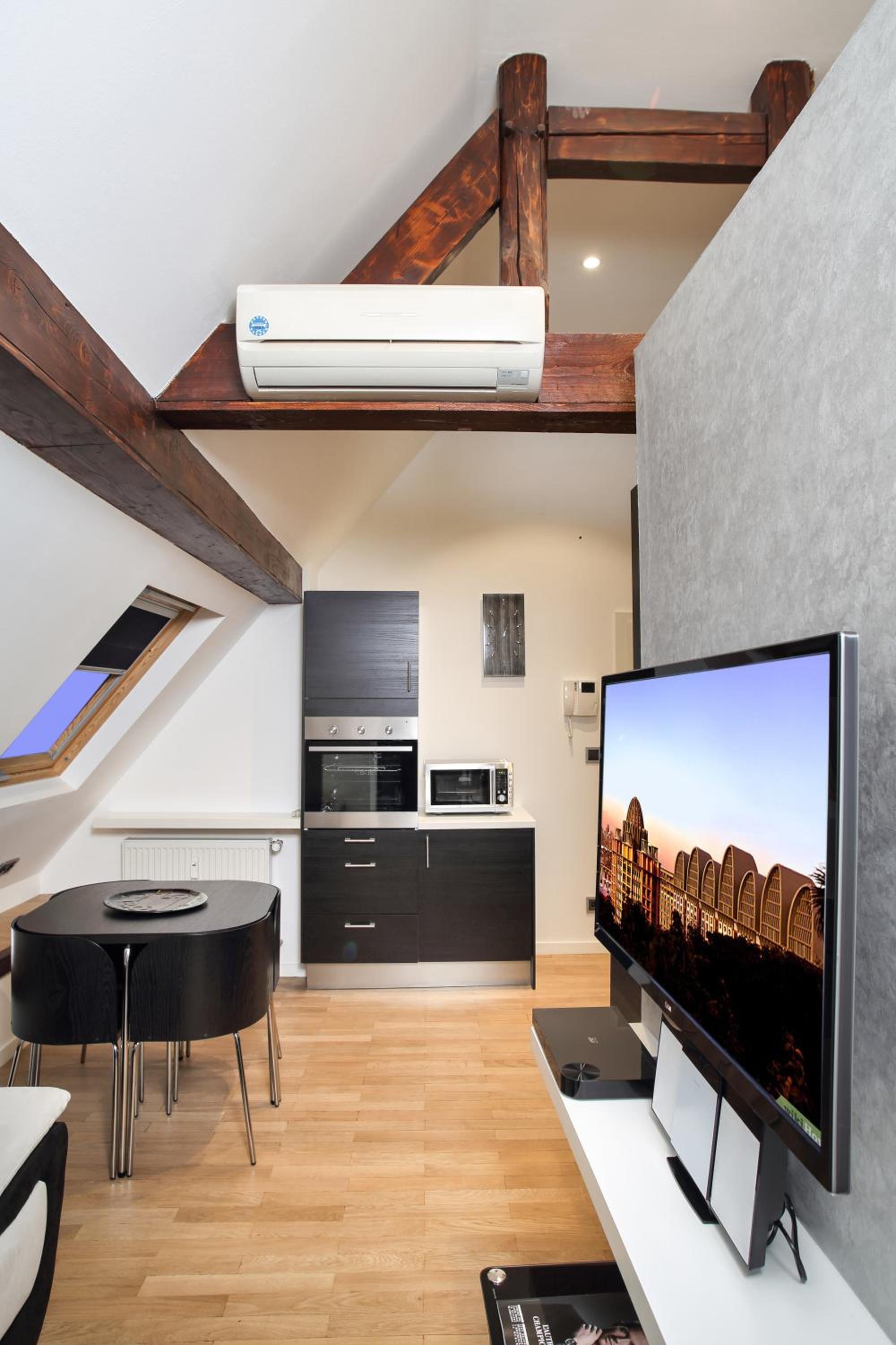 Apartment - Attic photo 1