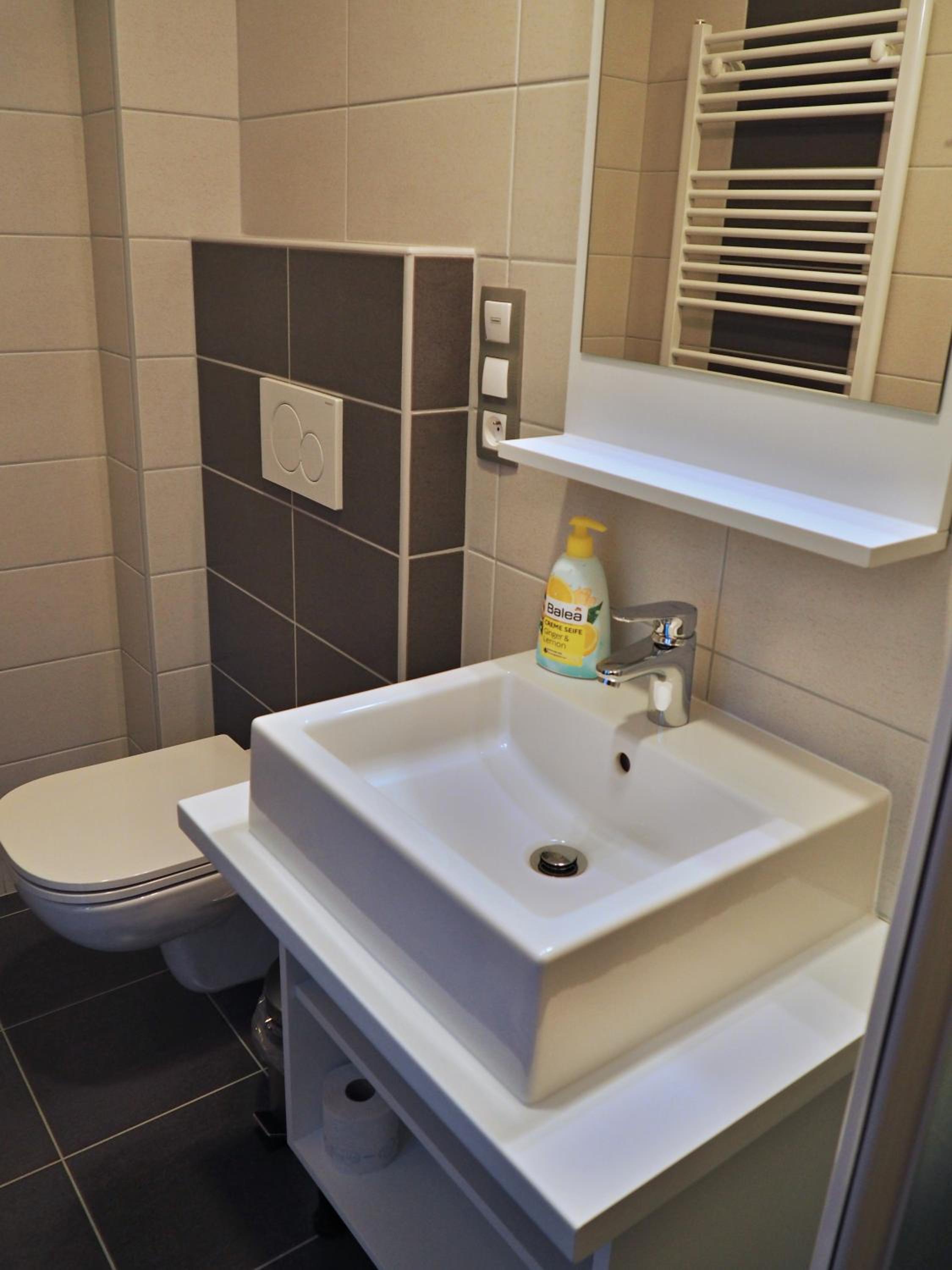Double or Twin Room with Private Bathroom photo 3