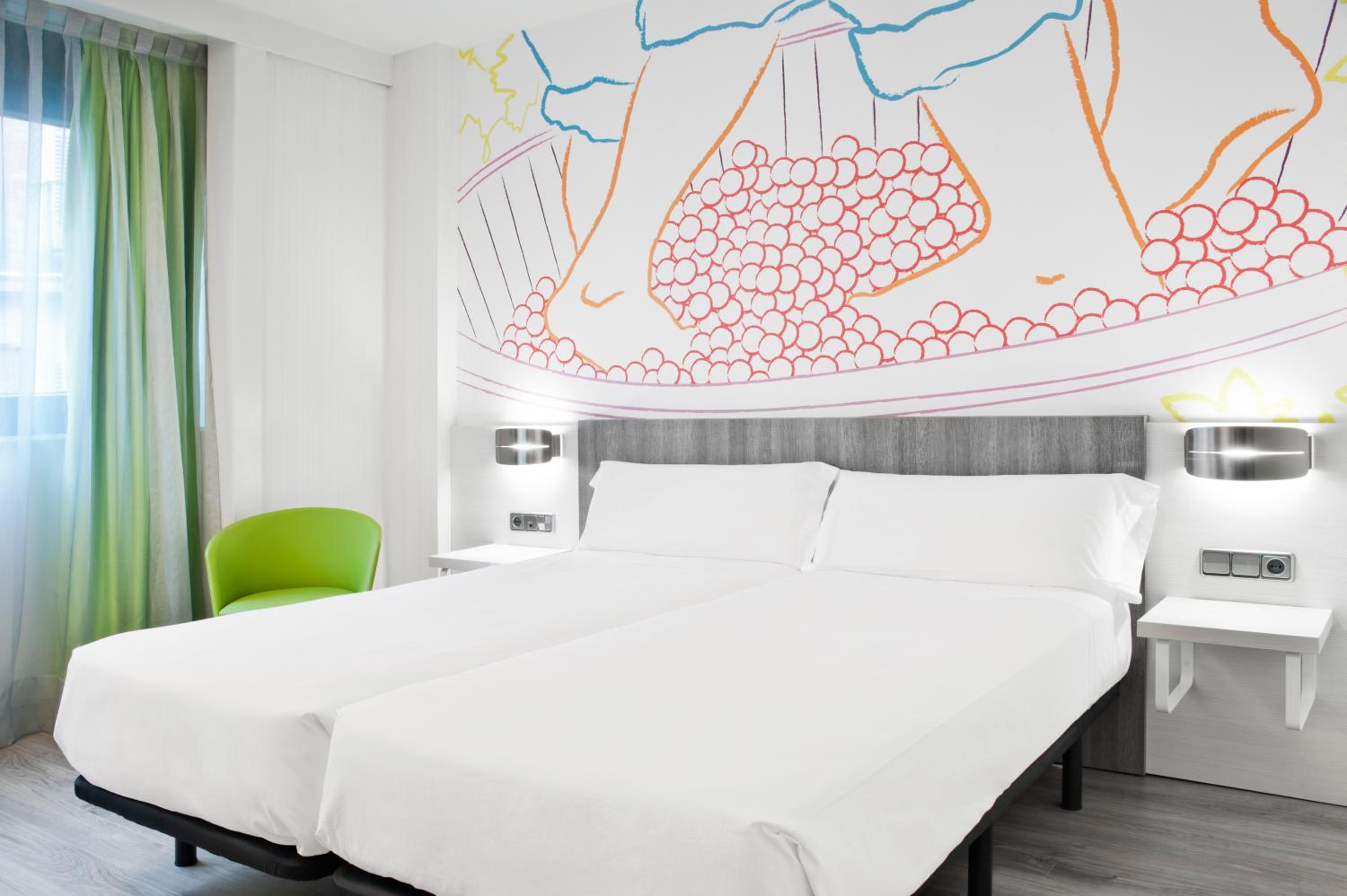 Standard Room with 2 Single Beds - Photo 5