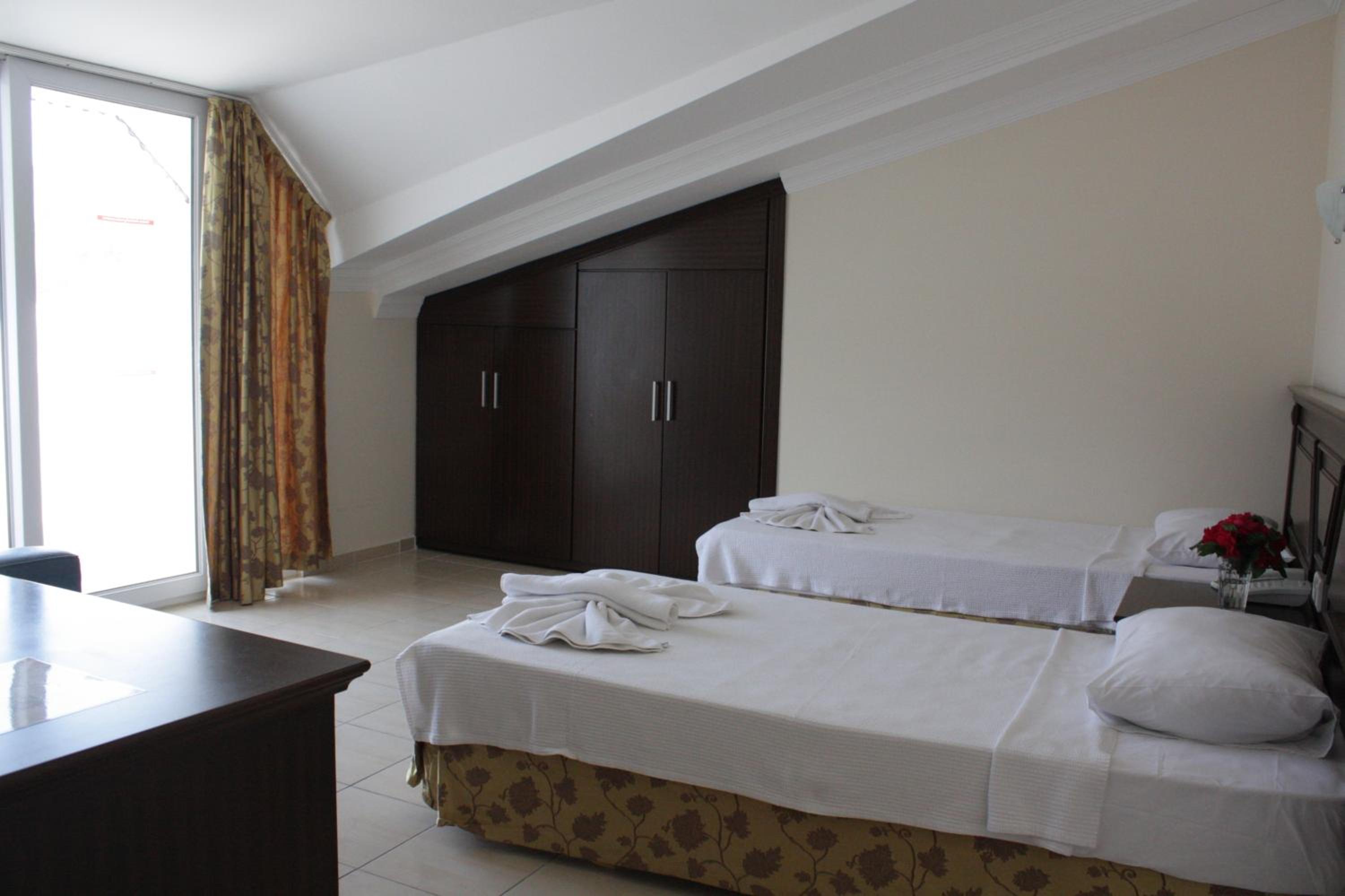 Standard Double or Twin Room - Photo 1