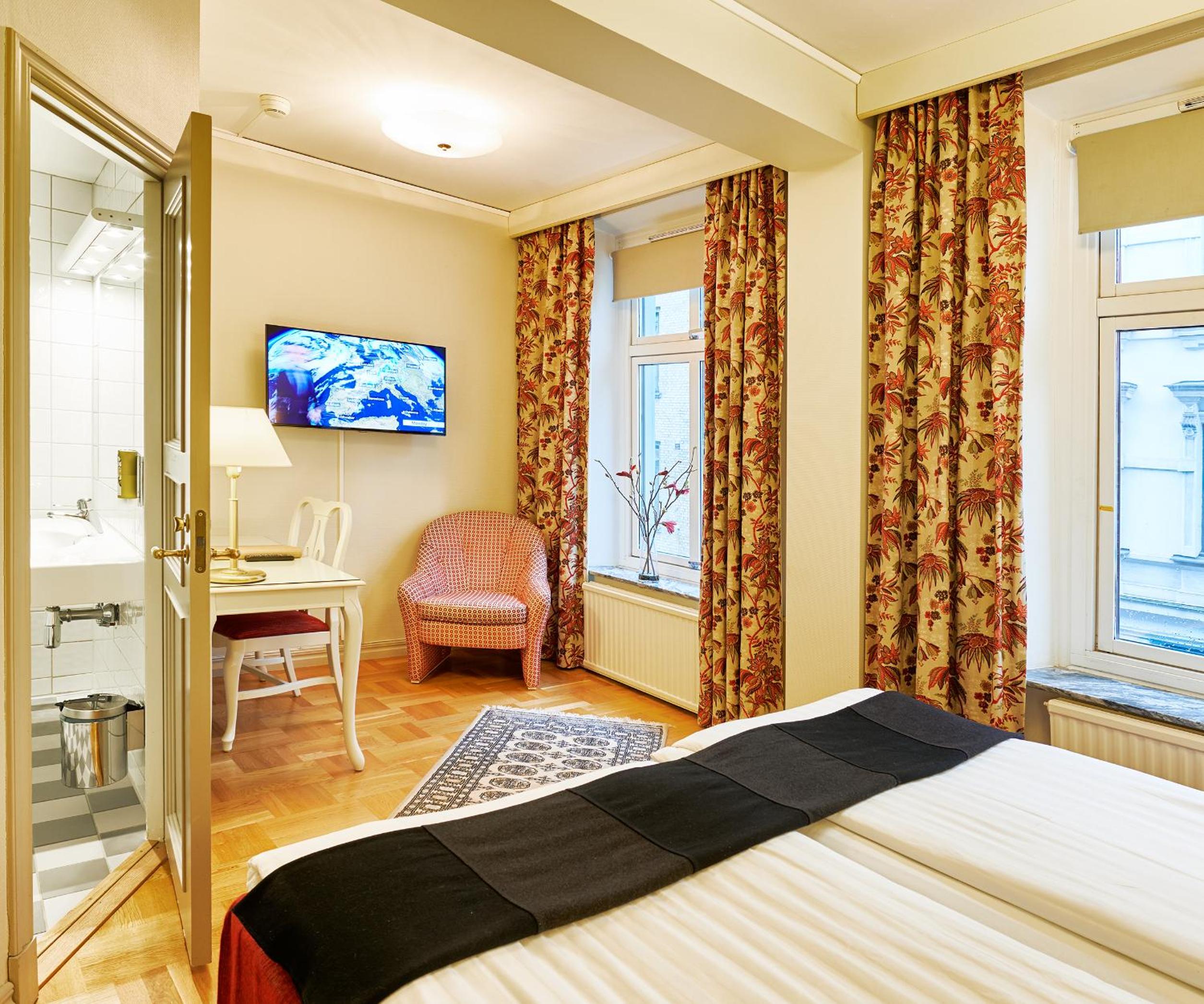 Standard Double or Twin Room - Photo 1