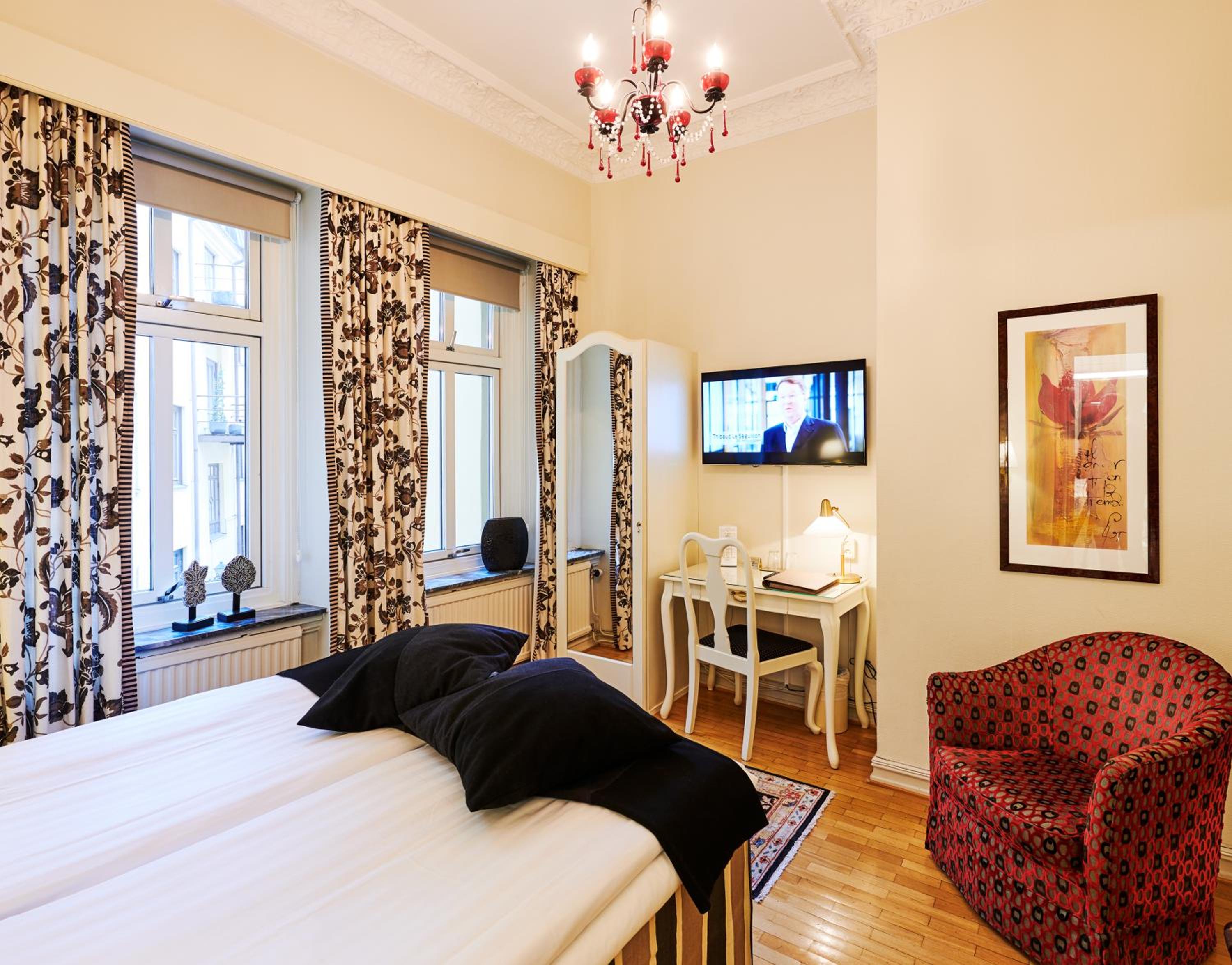 Standard Double or Twin Room - Photo 2