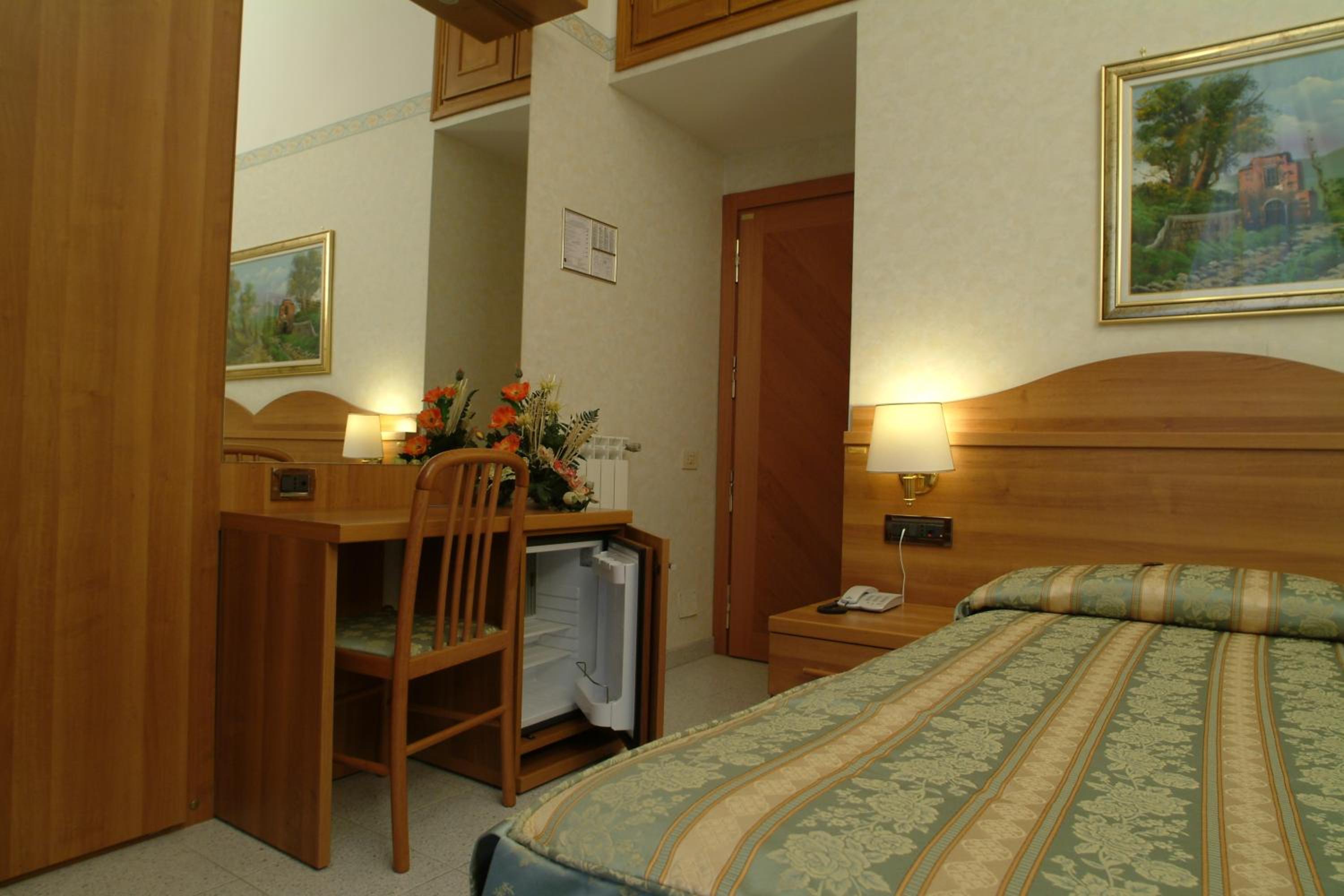 Double or Twin Room photo 3
