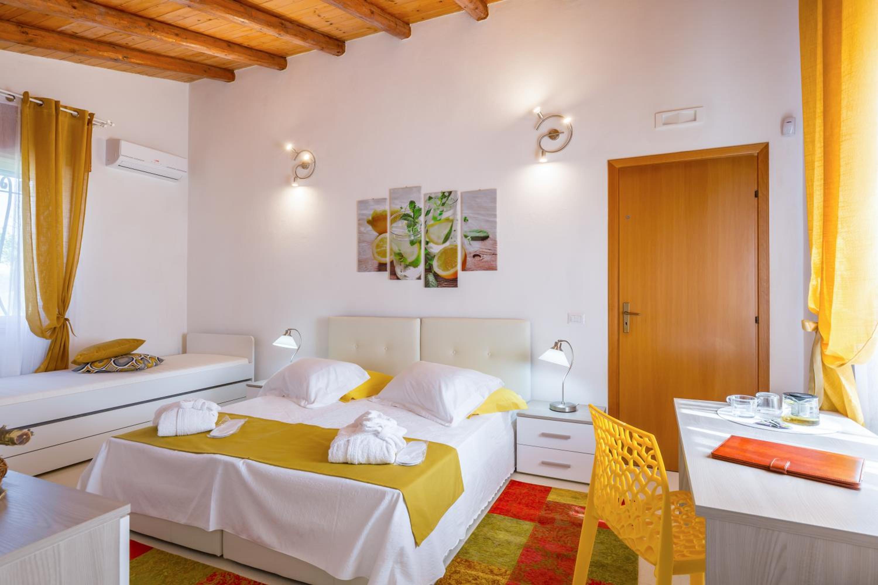Triple Room with Garden View