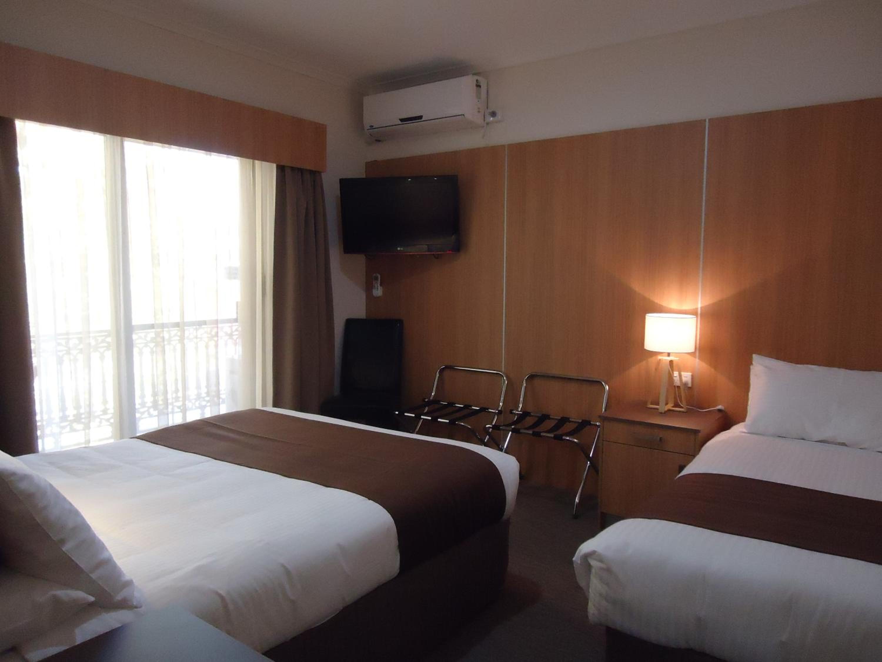 Deluxe Family Suite photo 3