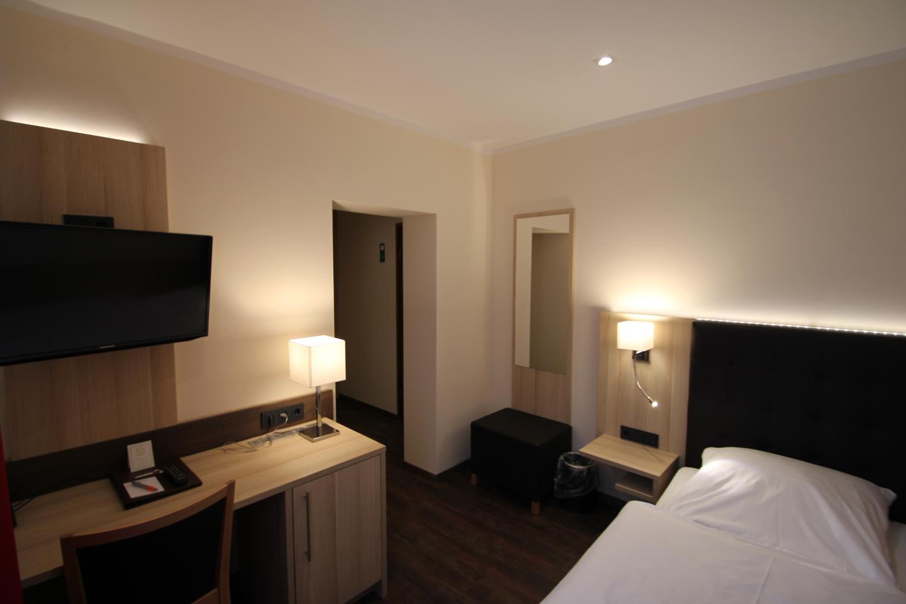 Single Room photo 3