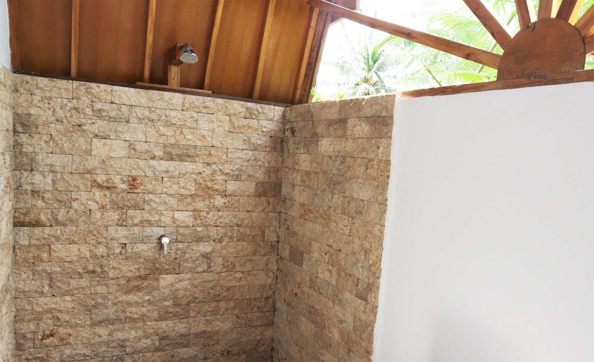 Bungalow with Balcony - Photo 3