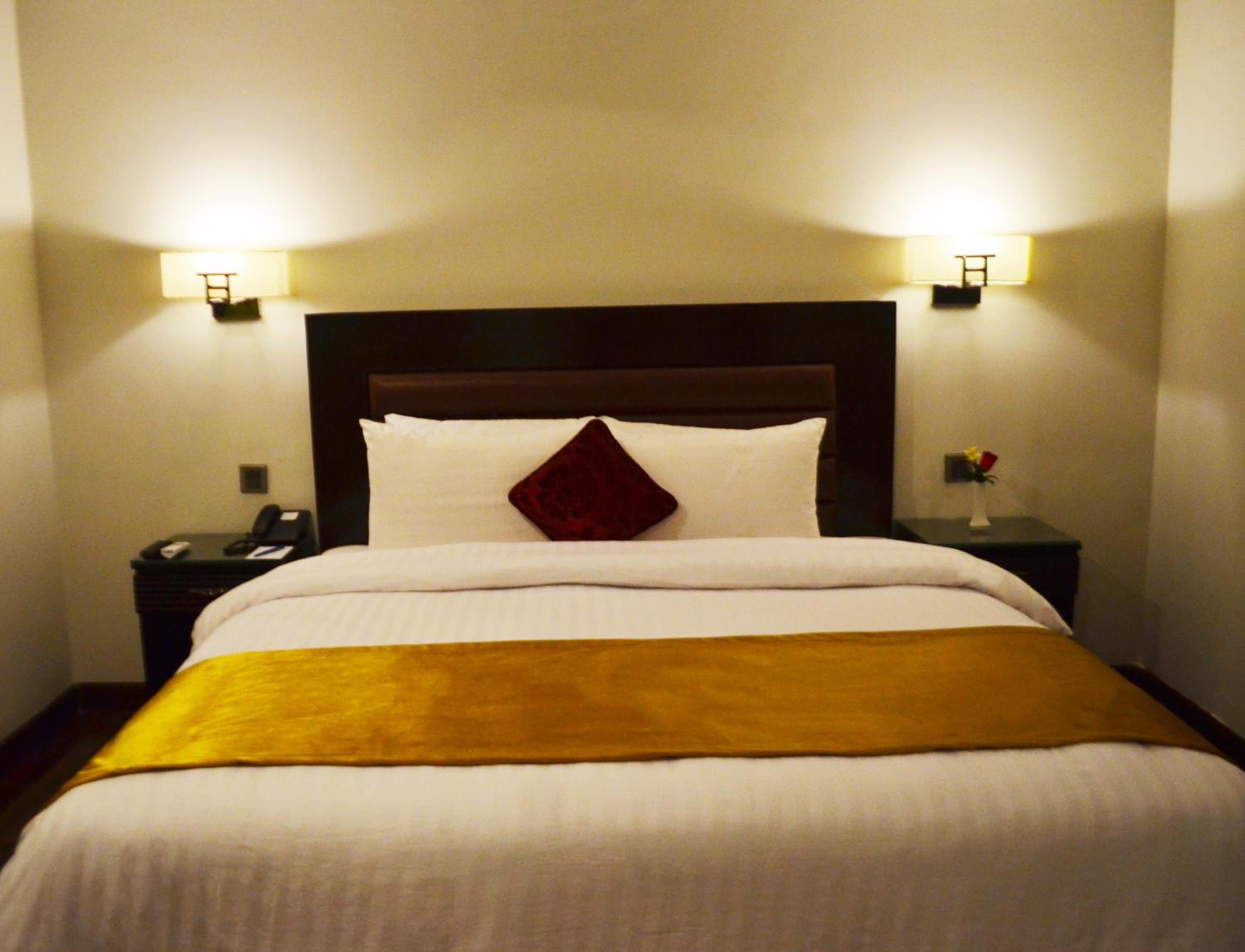 Deluxe King Room photo 1