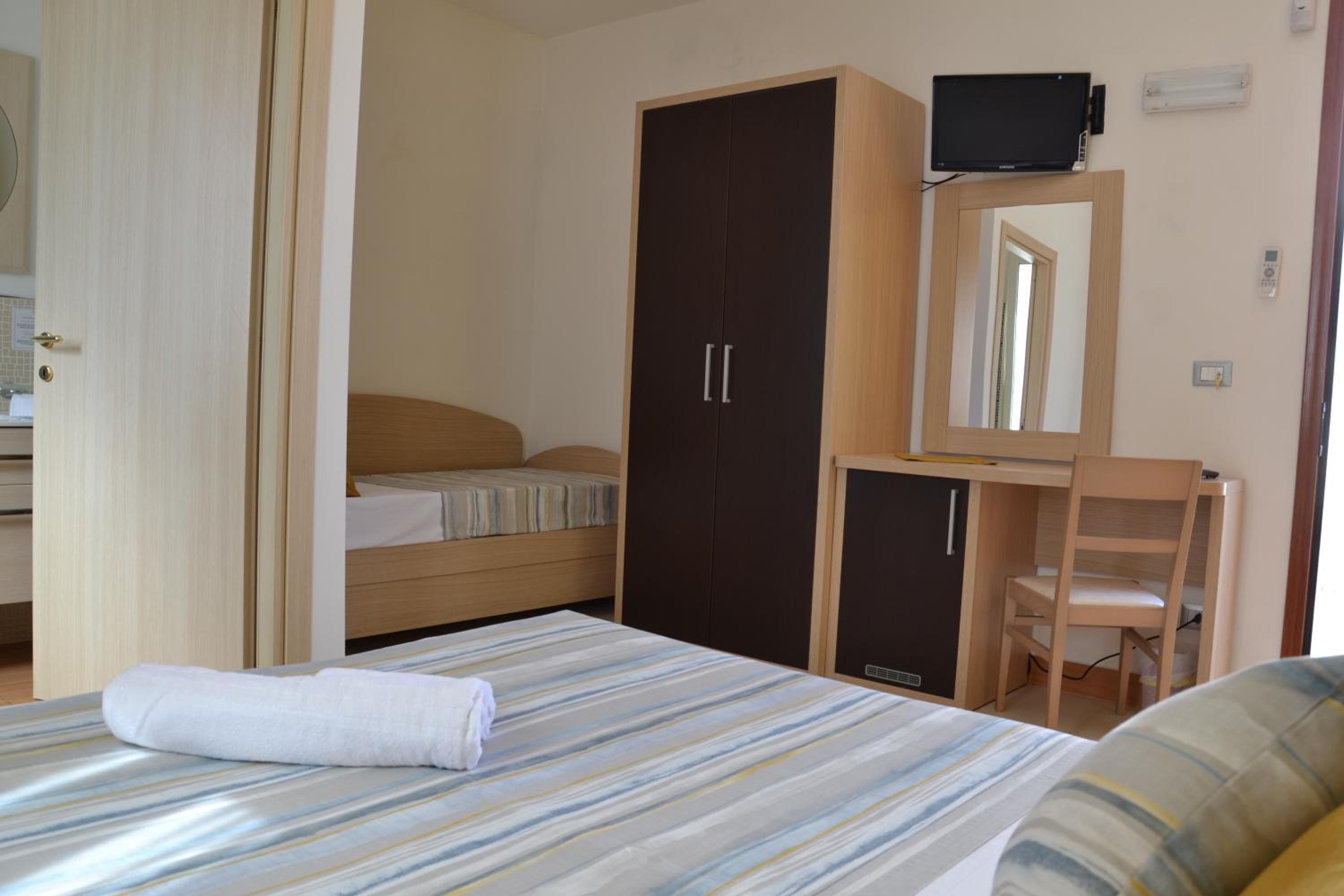 Deluxe Double or Twin Room photo 1