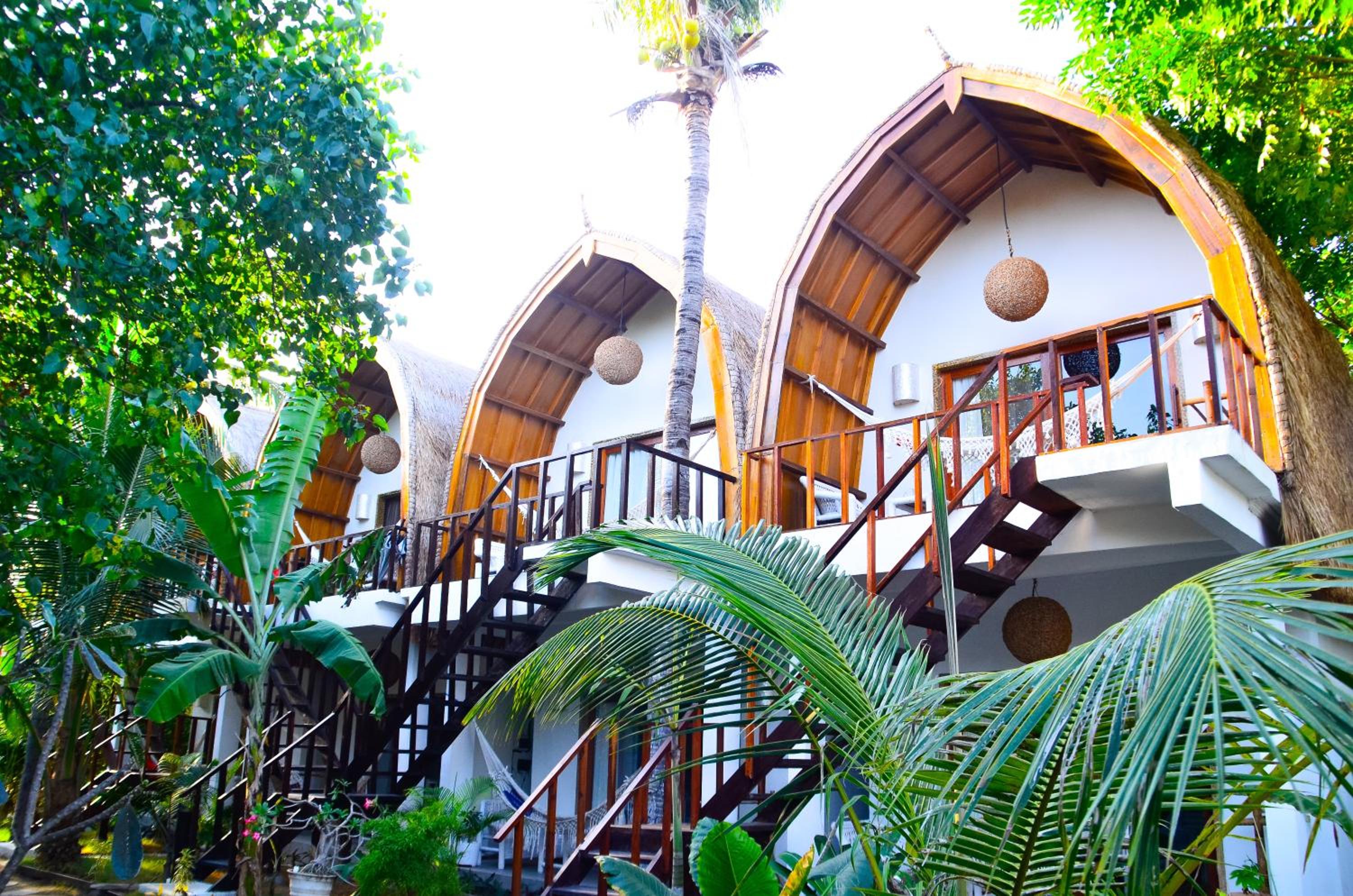 Bungalow with Balcony - Photo 12
