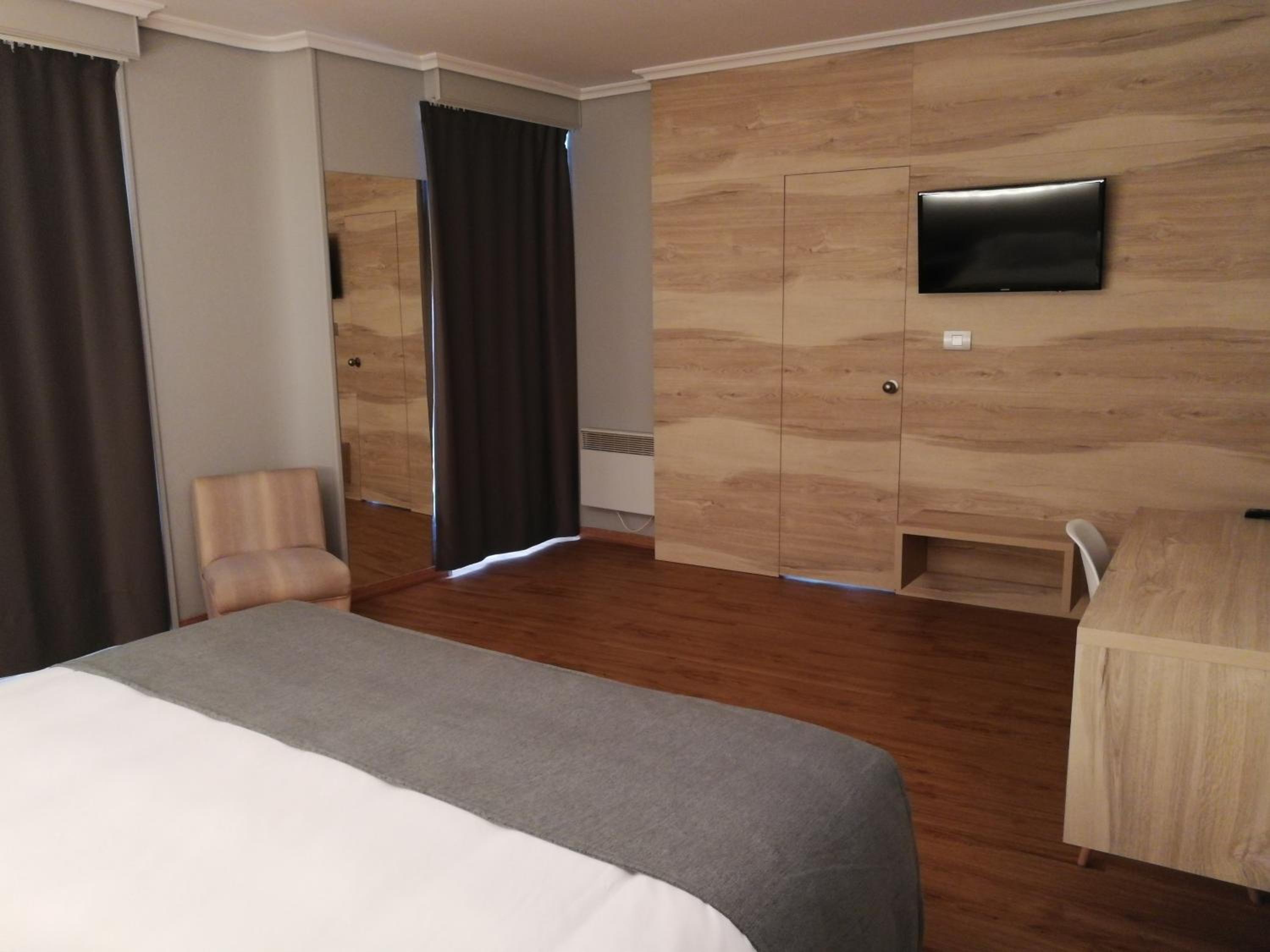 Double Room - Photo 5