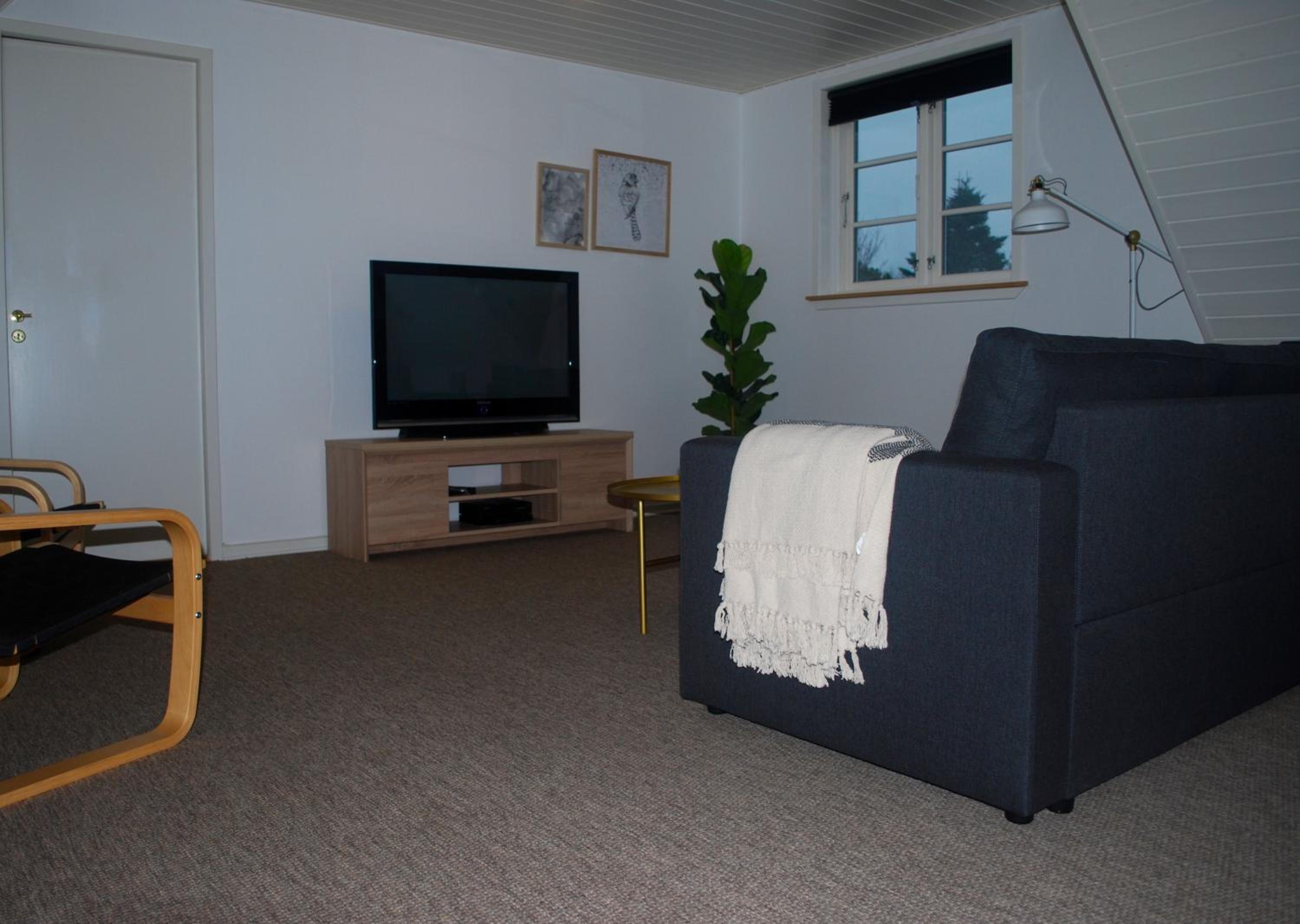 Three-Bedroom Apartment - Photo 9