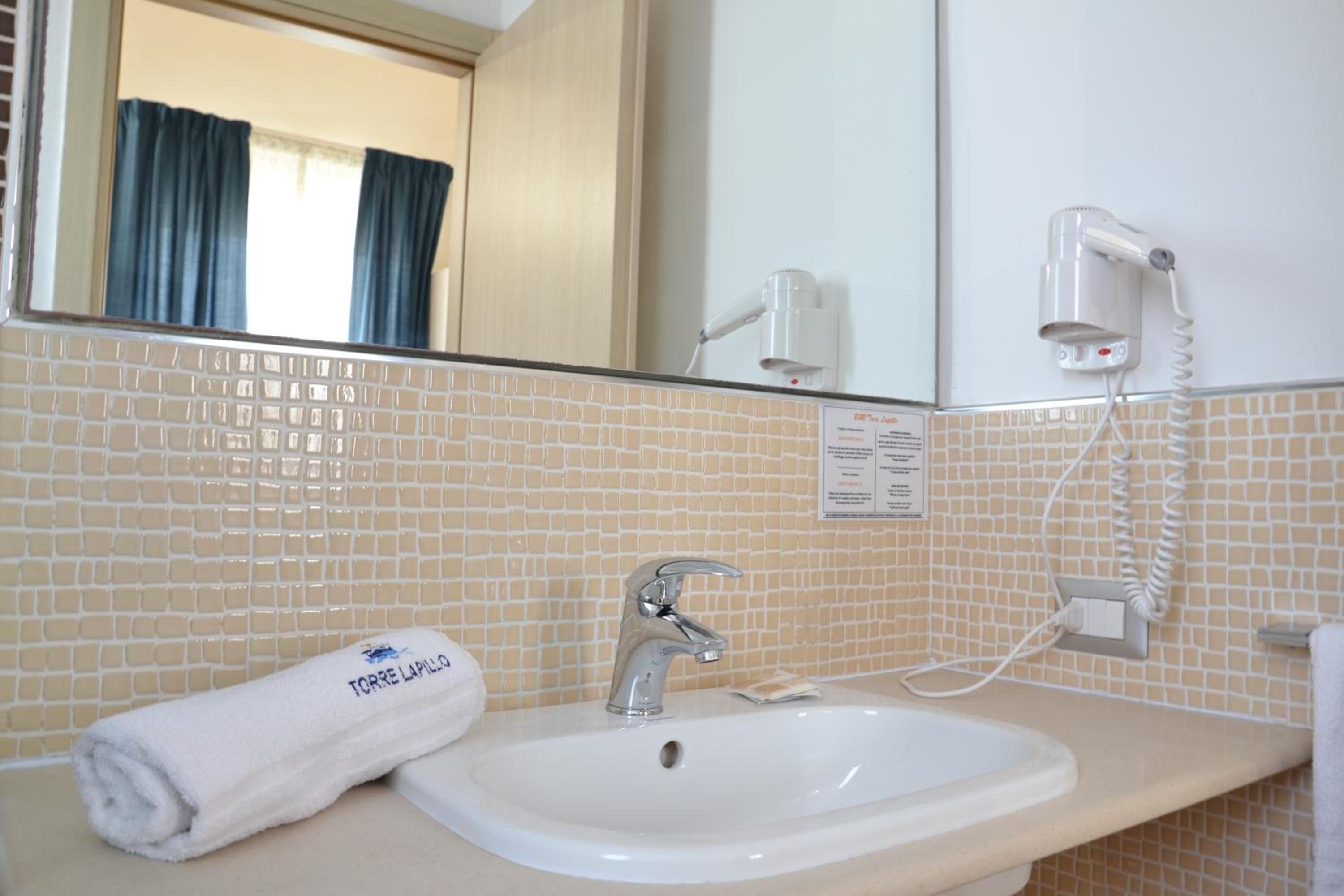 Deluxe Double or Twin Room photo 2