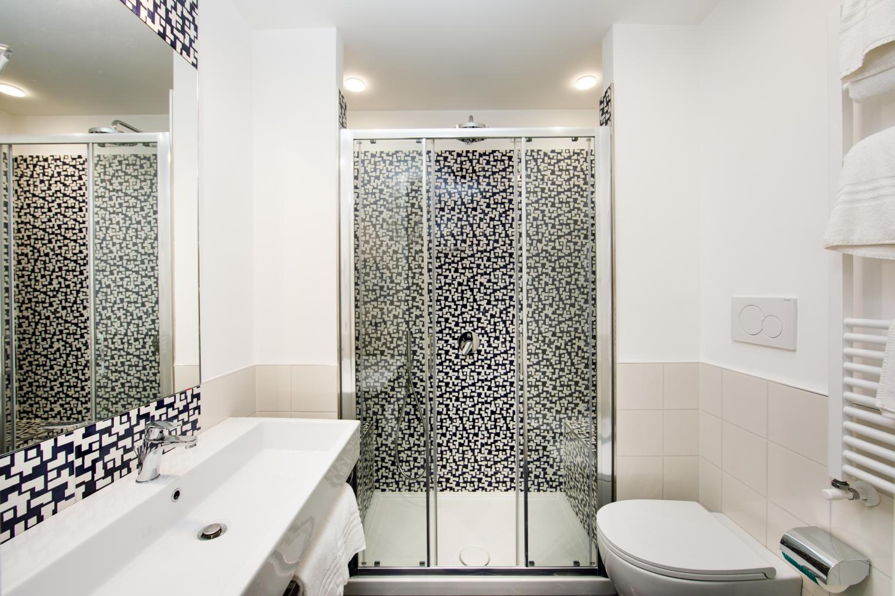 Standard Double or Twin Room - Photo 3