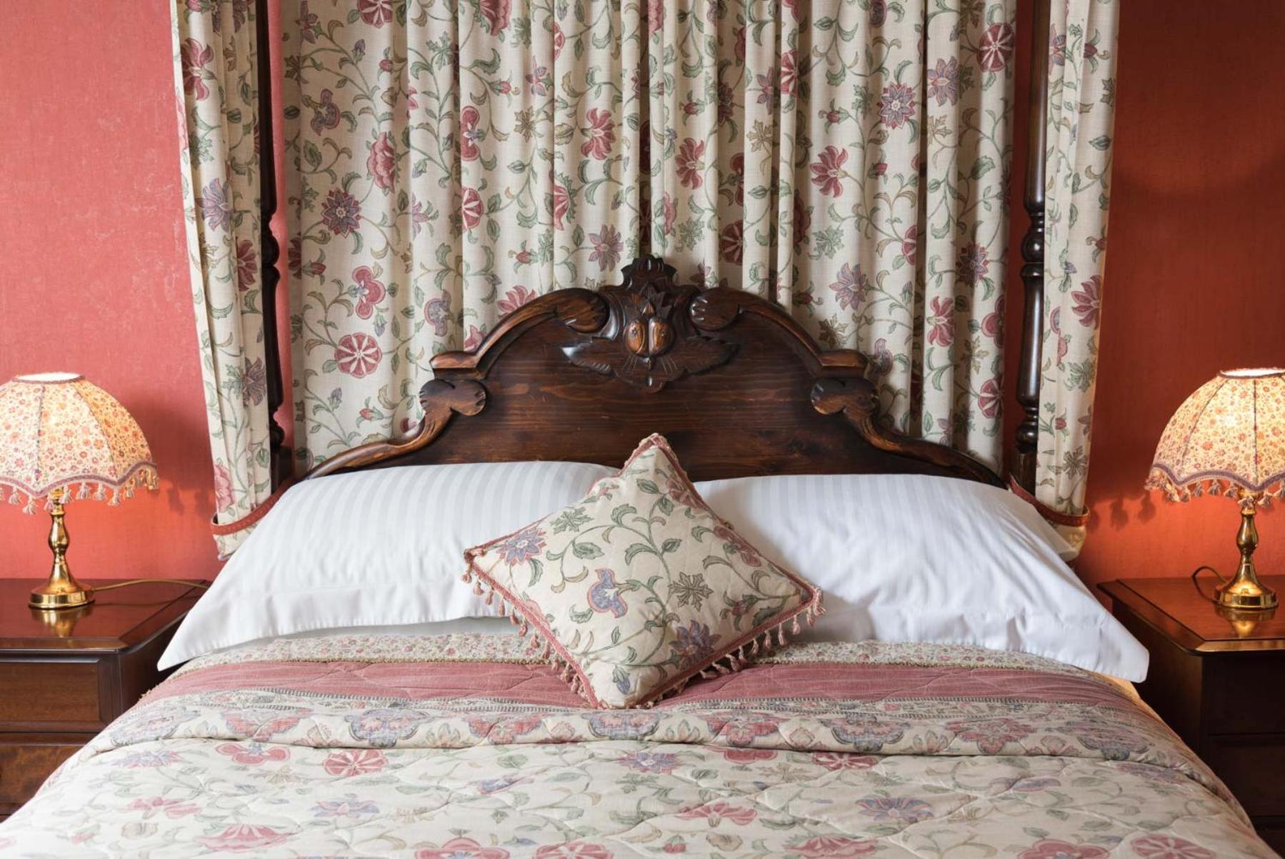 Deluxe Double Room with Four-Poster Bed photo 2